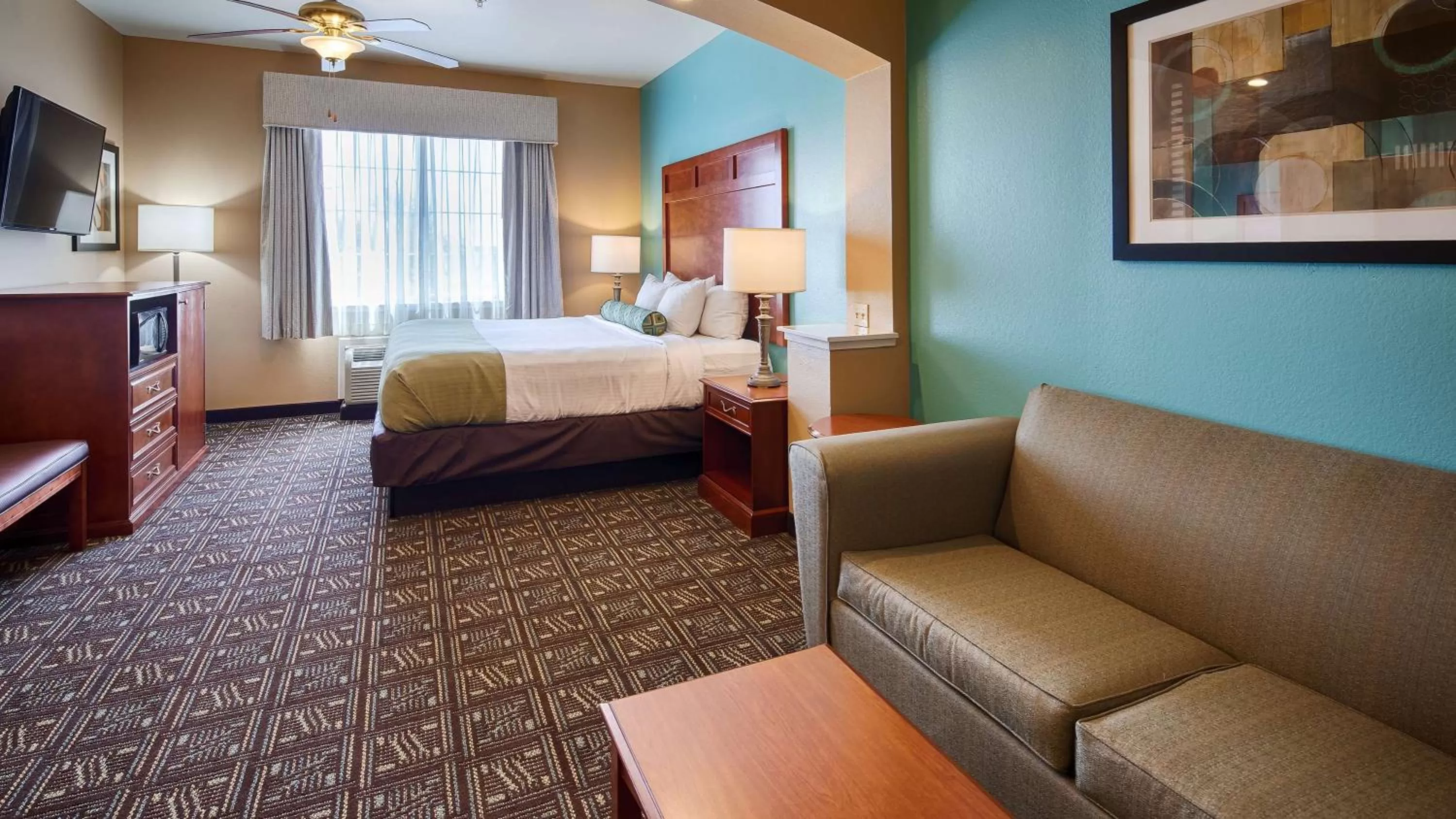 Photo of the whole room, Bed in Best Western Plus Monahans Inn and Suites