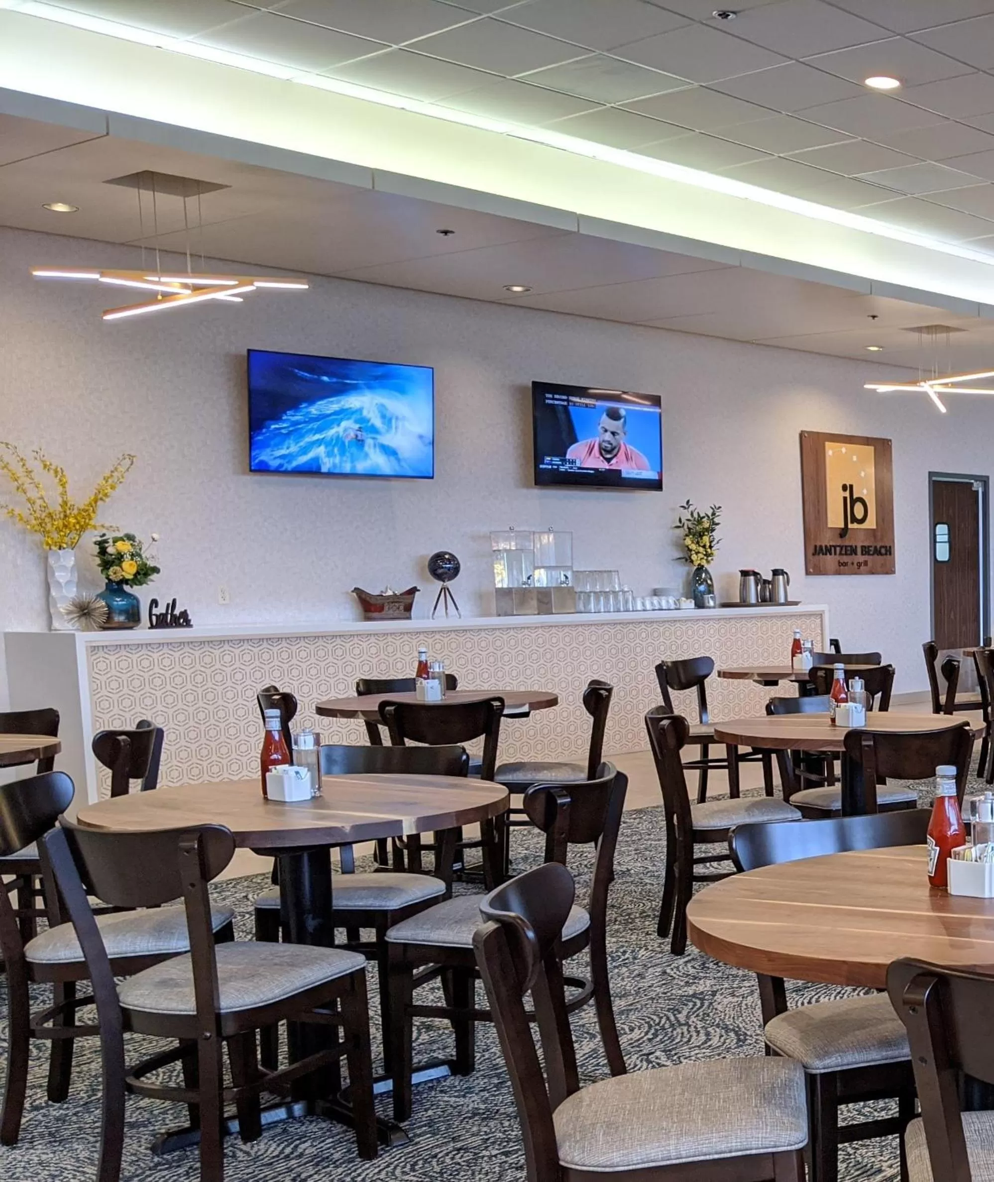 Restaurant/places to eat in Holiday Inn Portland - Columbia Riverfront by IHG