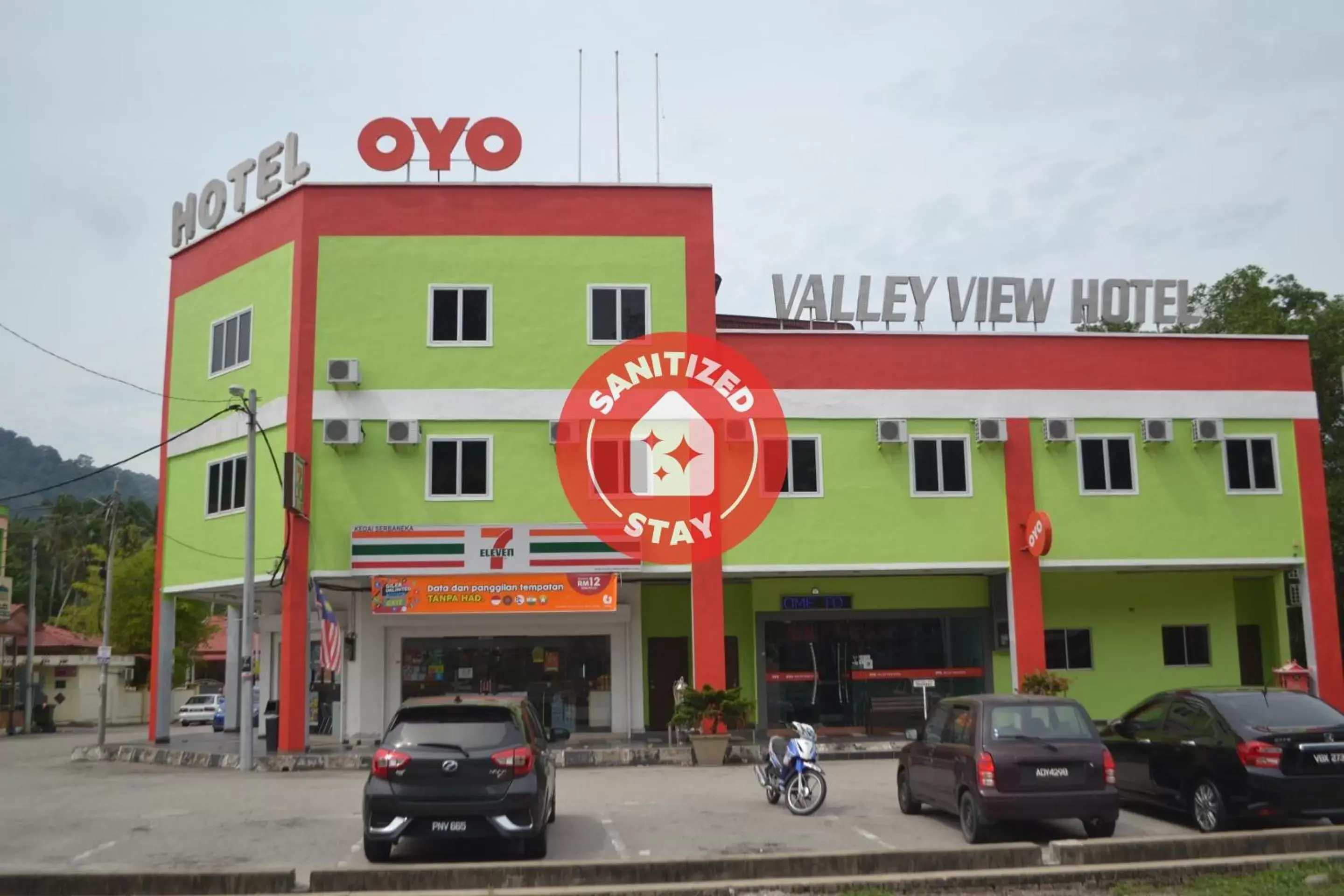 Facade/entrance, Property Building in Super OYO 44088 Valley View Hotel