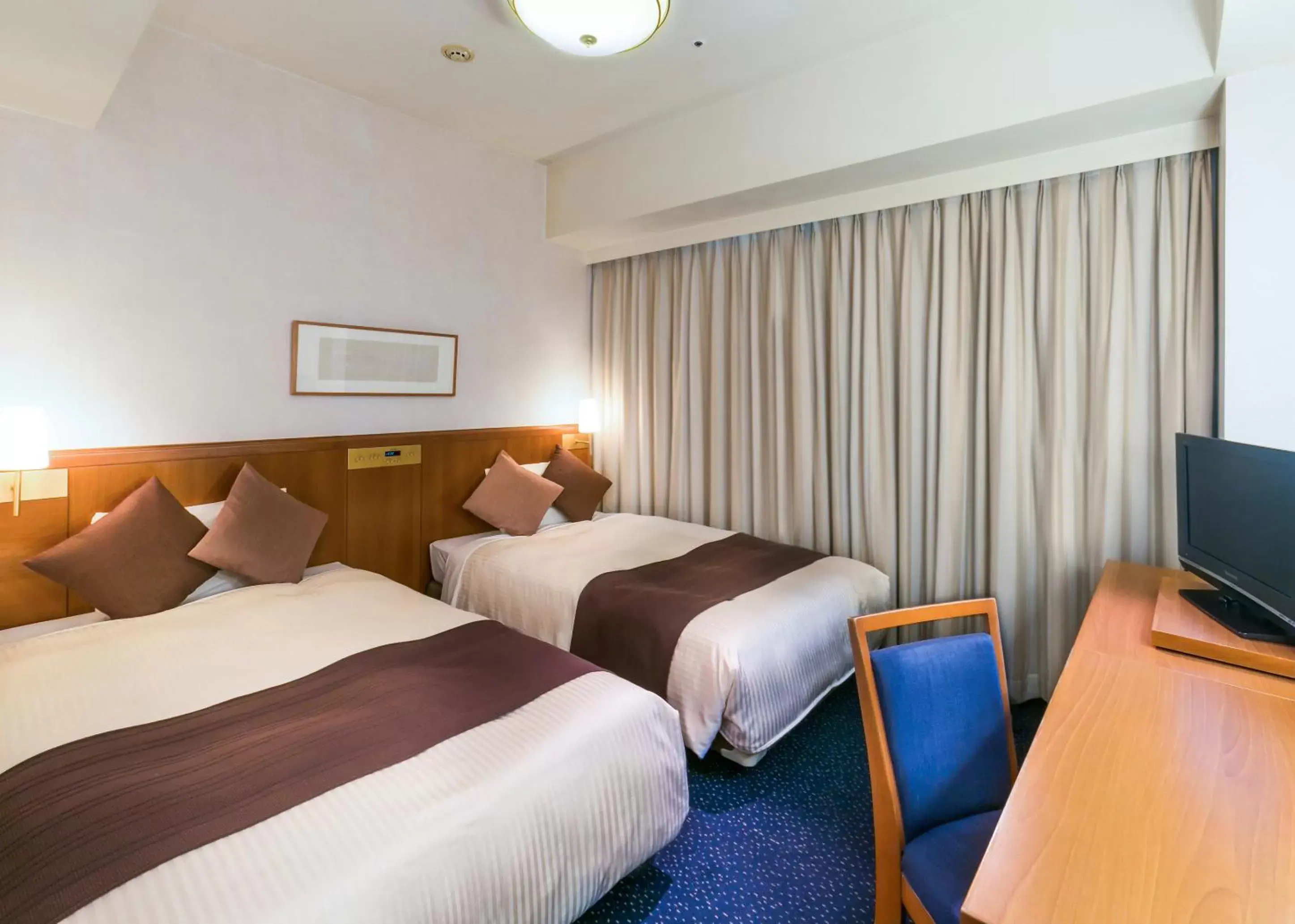 Photo of the whole room, Bed in Iwaki Washington Hotel
