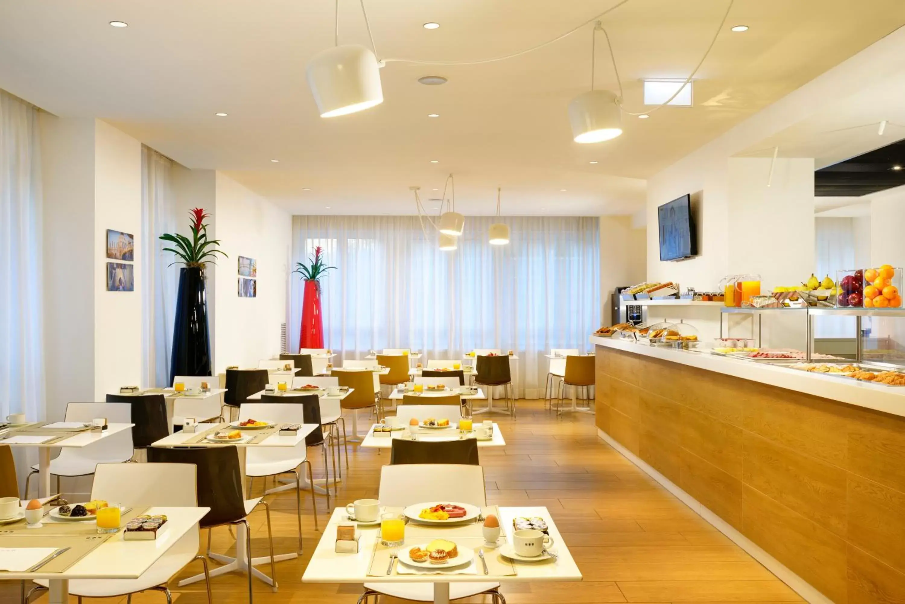 Breakfast, Restaurant/Places to Eat in UNAHOTELS Century Milano