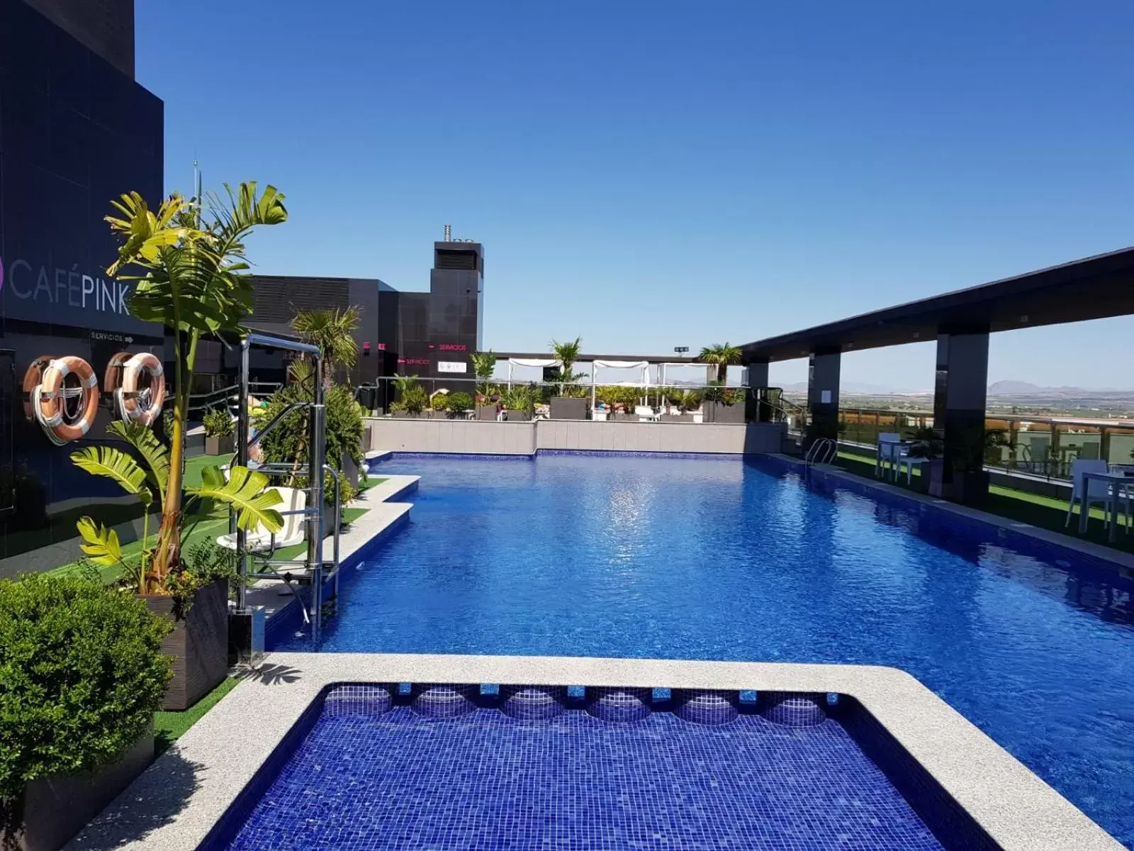 Swimming Pool in Dña Monse Hotel Spa & Golf