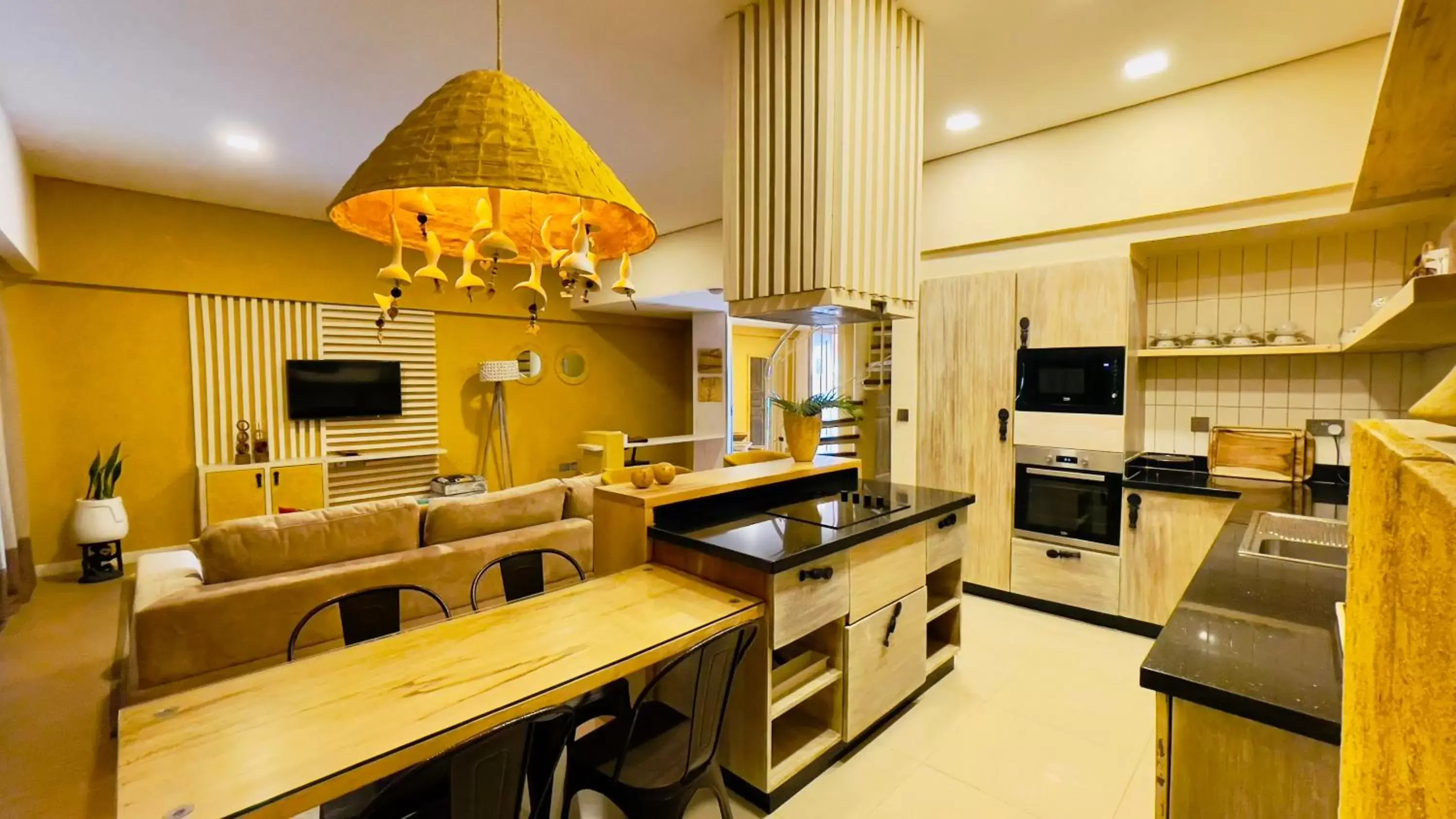 Living room, Kitchen/Kitchenette in Kabira Country Club