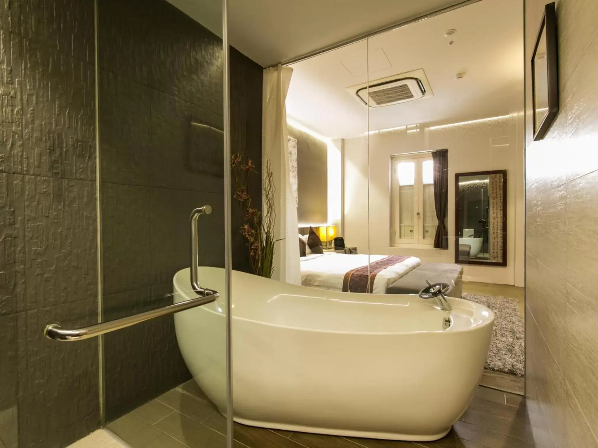 Bath, Bathroom in Bliss Hotel Singapore