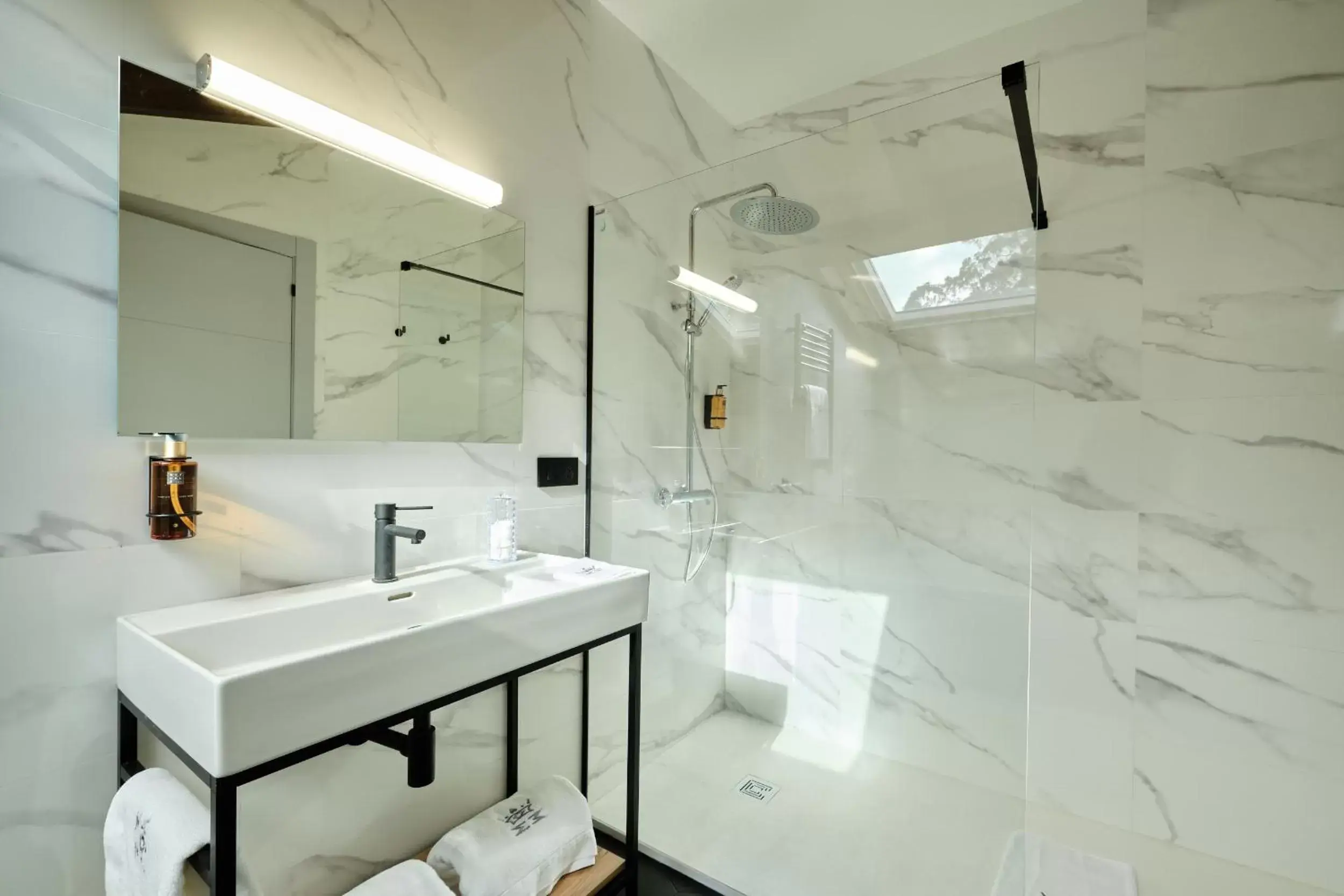 Shower, Bathroom in HOTEL BOUTIQUE VILLA DEL MARQUÉS