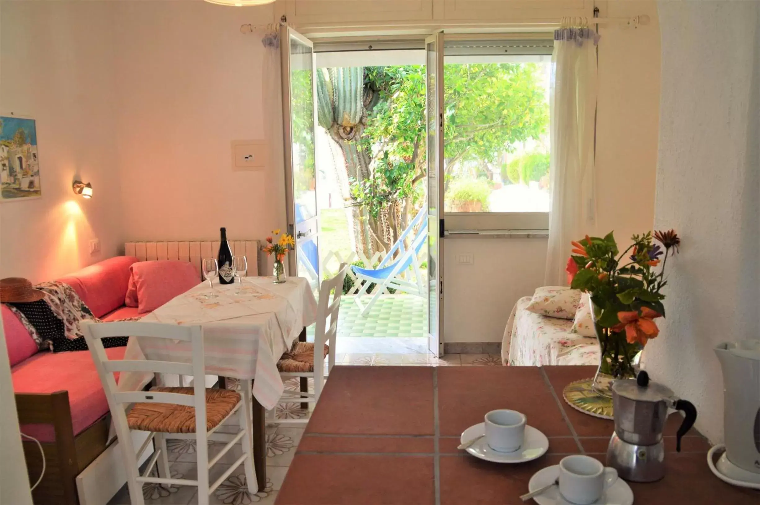 Garden, Dining Area in Villa Ravino Aparthotel