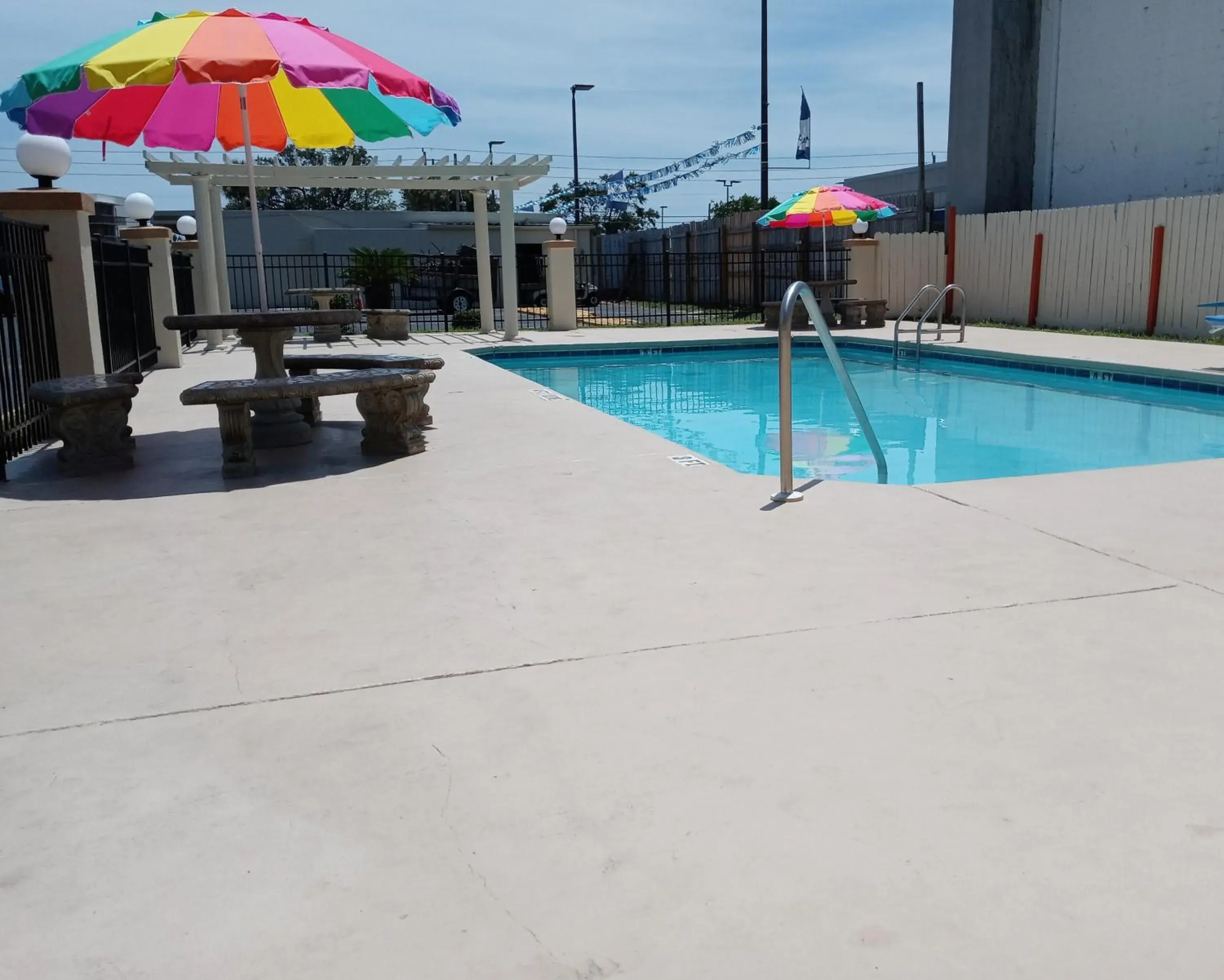 Swimming Pool in Hole Inn the Wall Hotel - Sunset Plaza - Fort Walton Beach