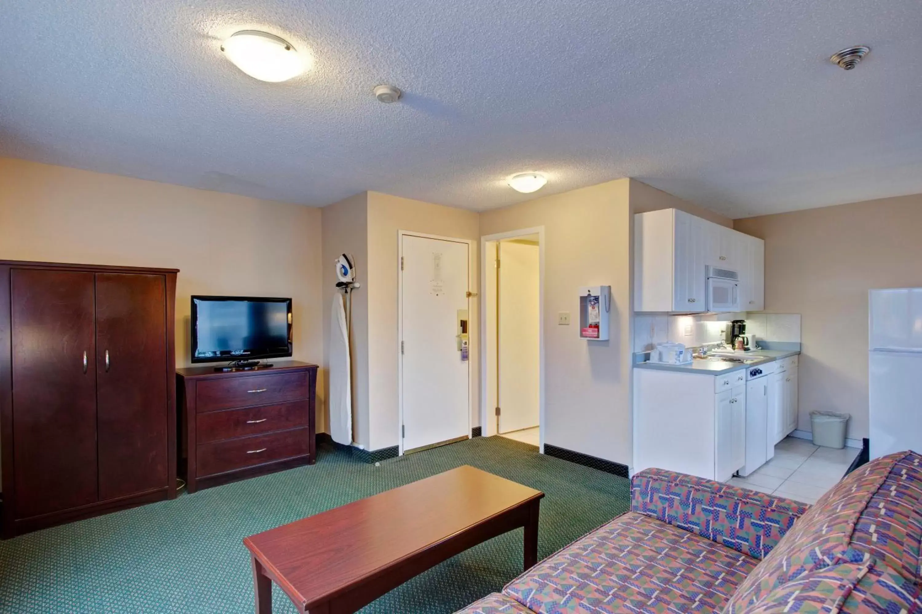 TV and multimedia, TV/Entertainment Center in Travelodge by Wyndham Nanaimo