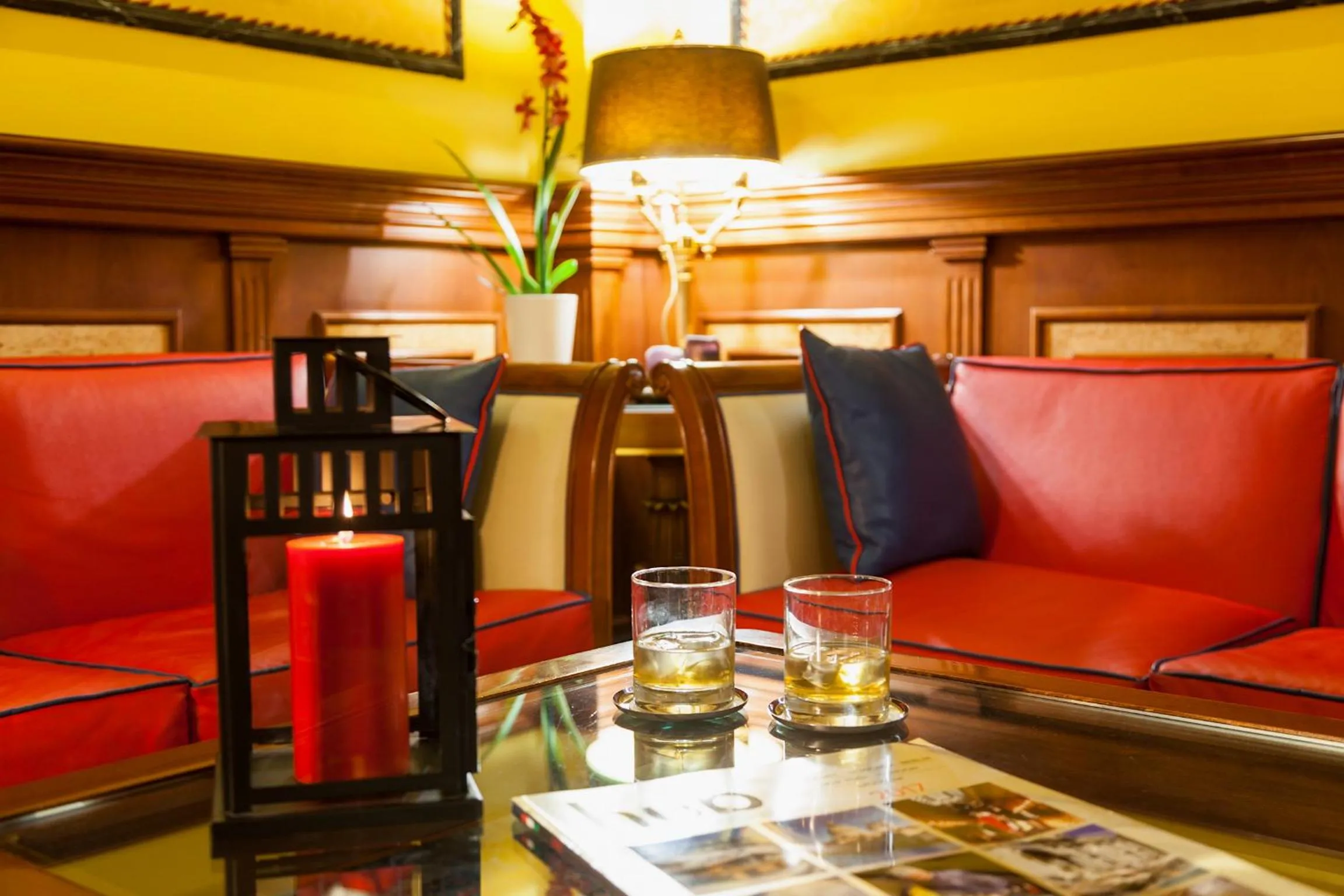 Evening entertainment in Hotel Manfredi Suite In Rome