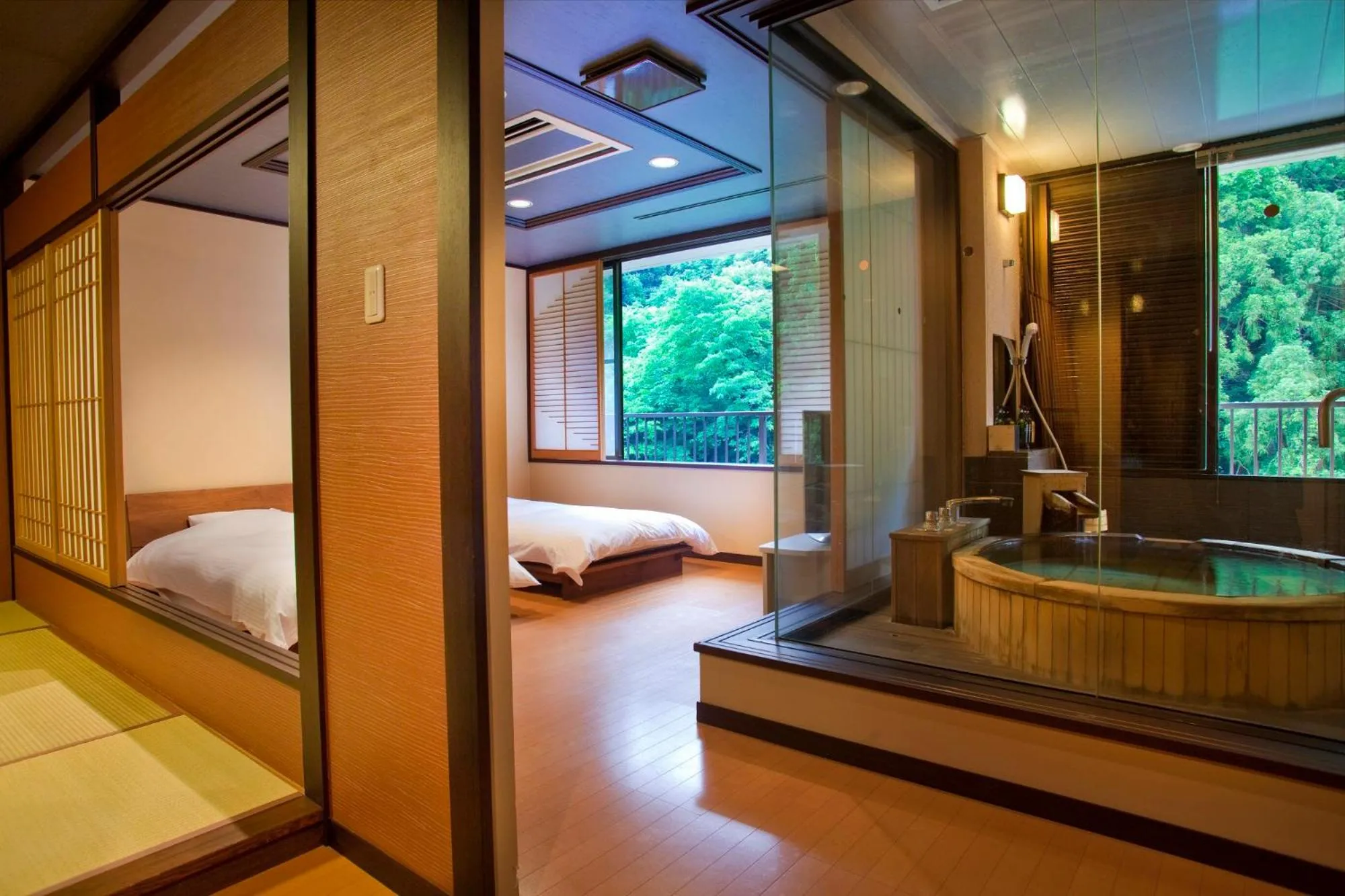 Hot Spring Bath, Bed in Yamanakaonsen Ohanami Kyubei