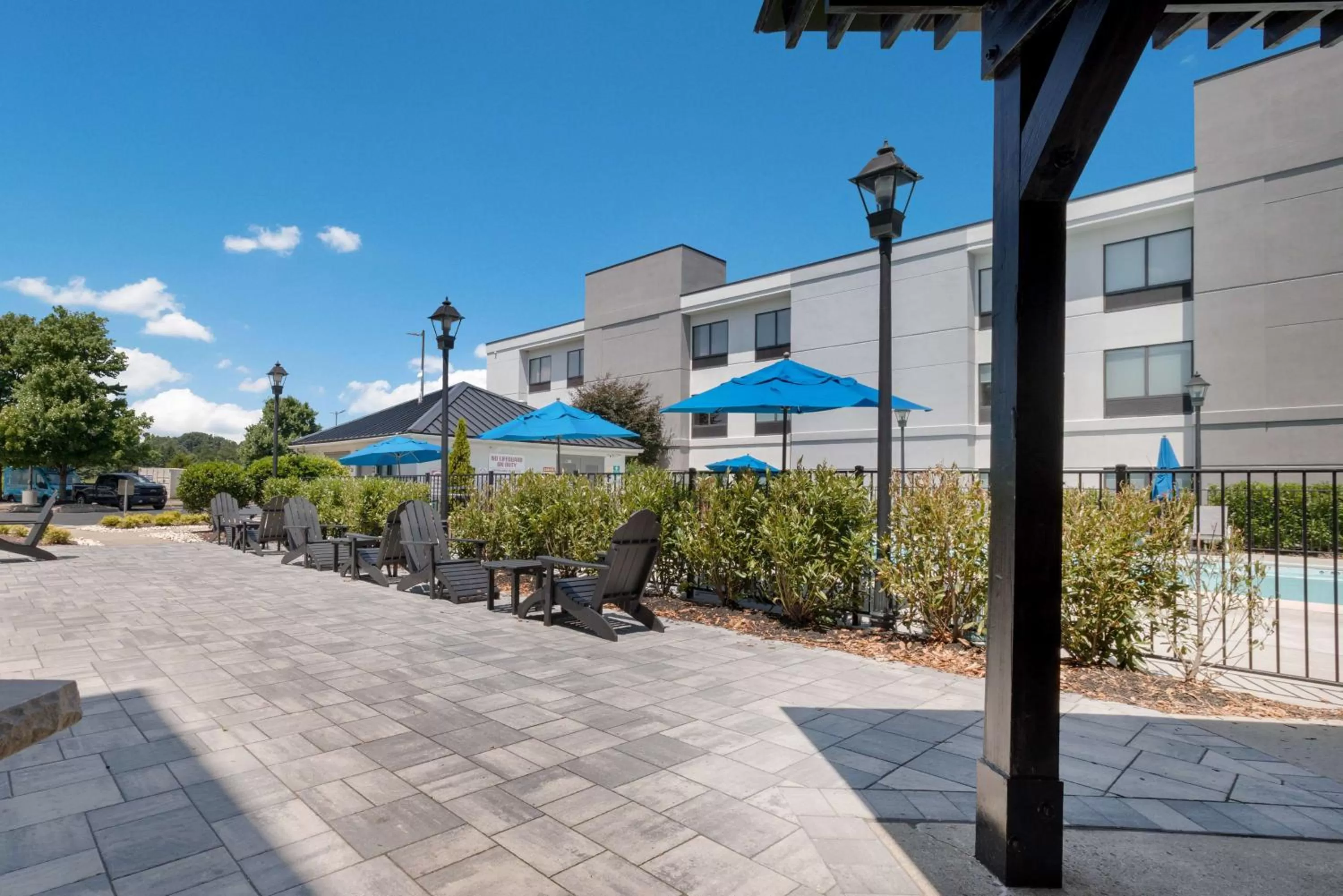 Patio in Hampton Inn Princeton