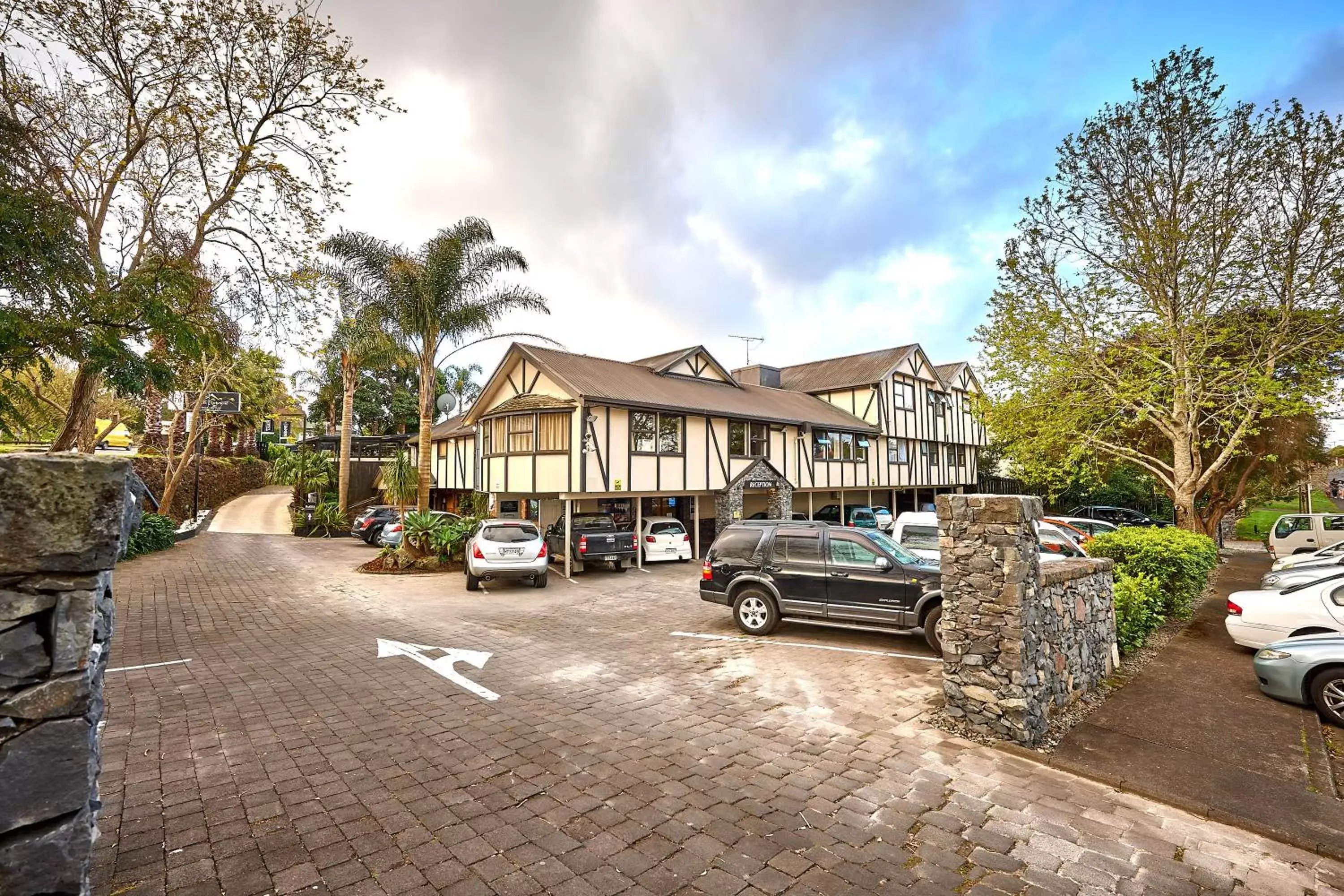 Facade/entrance, Property Building in Mount Richmond Hotel