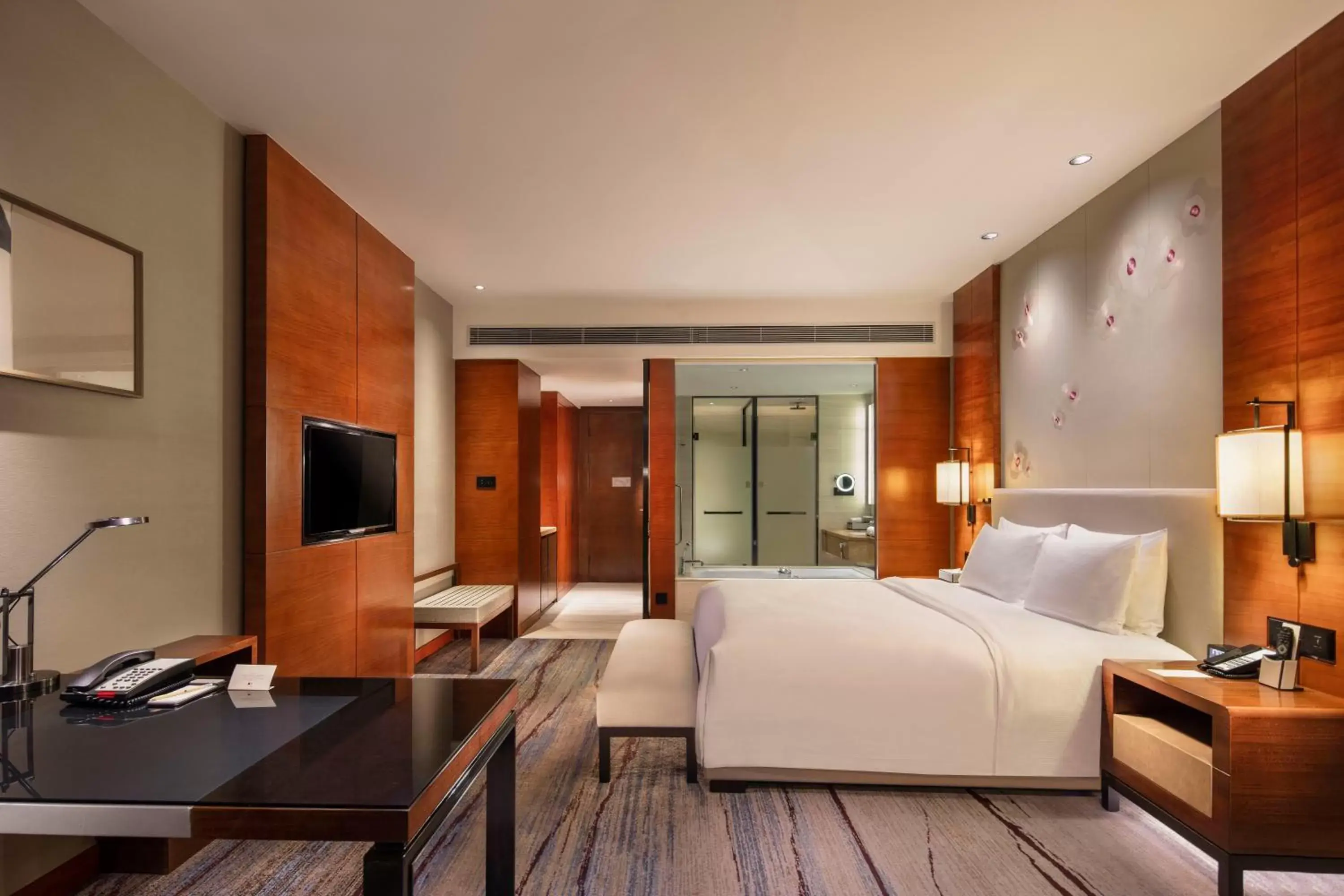 Bedroom, Bed in DoubleTree by Hilton Hotel Guangzhou - Science City