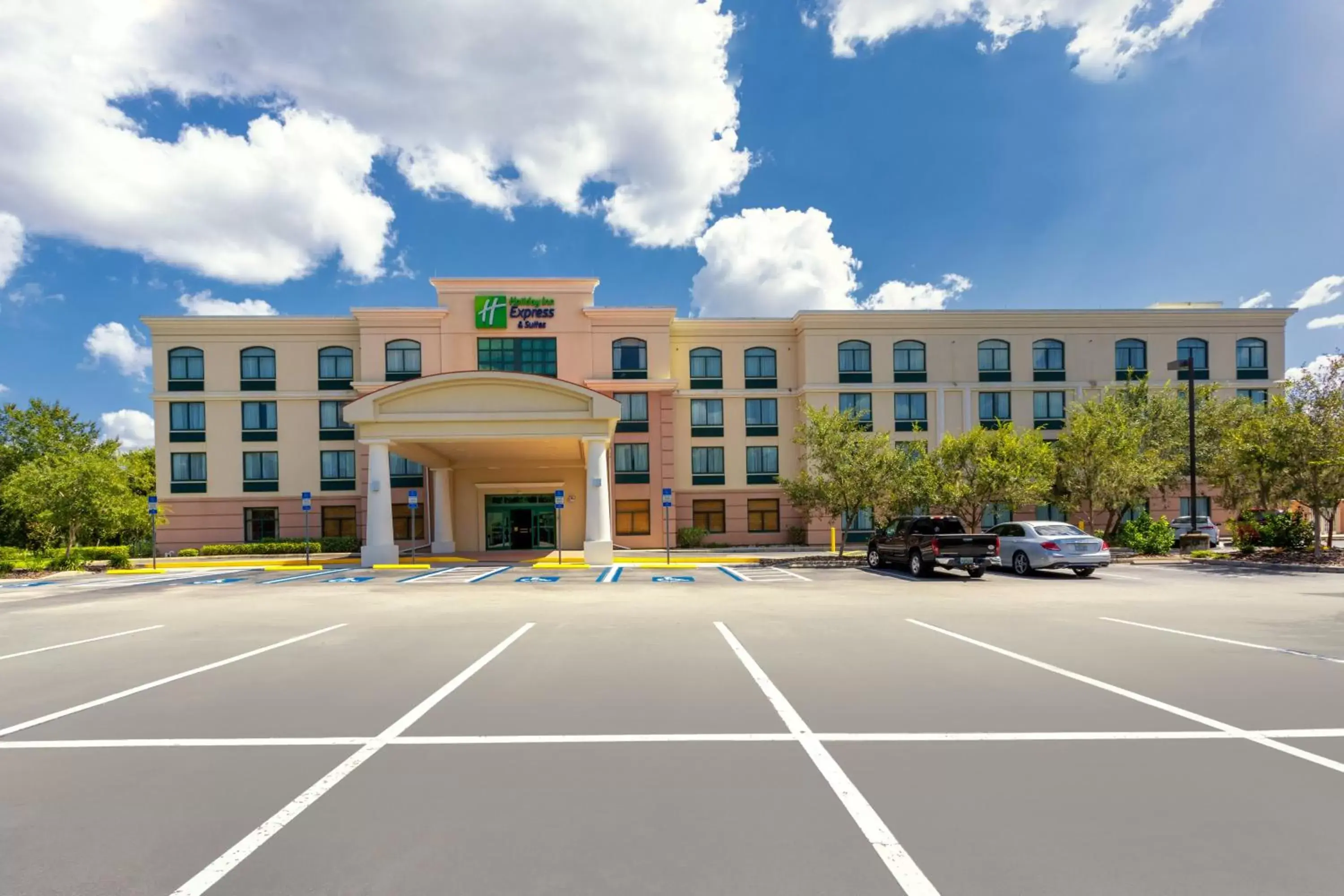 Property Building in Holiday Inn Express & Suites Bradenton East-Lakewood Ranch, an IHG Hotel