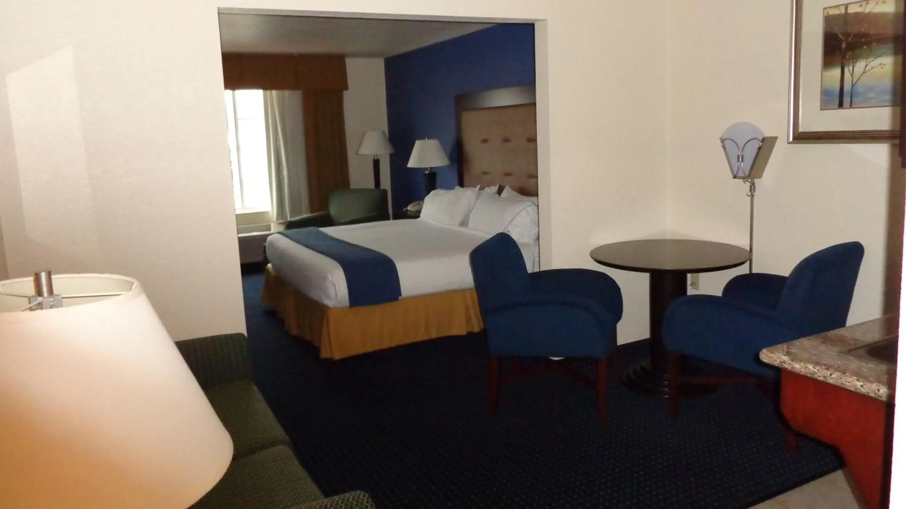 Photo of the whole room, Bed in Holiday Inn Express & Suites New Buffalo, MI, an IHG Hotel