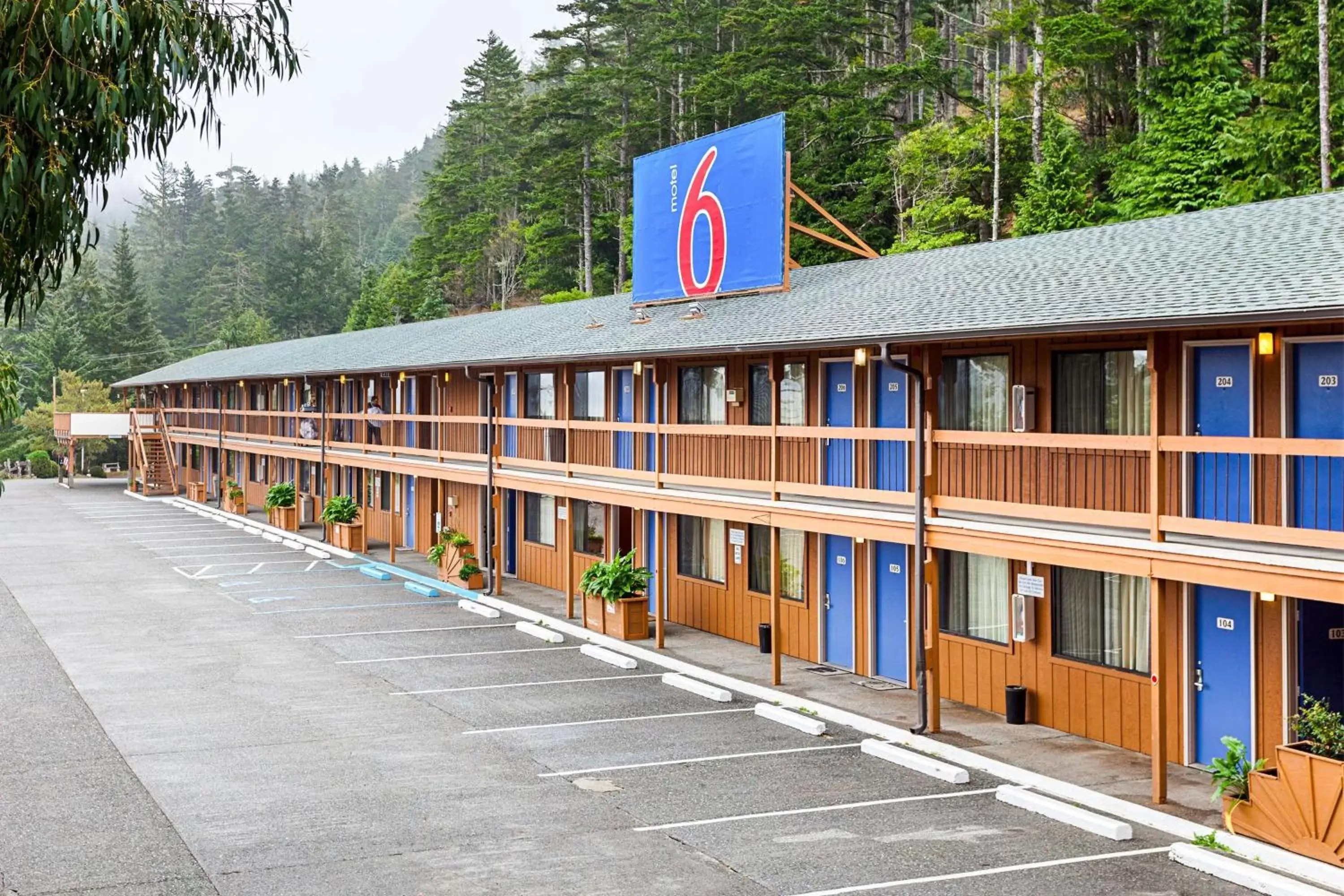Property Building in Motel 6 Gold Beach
