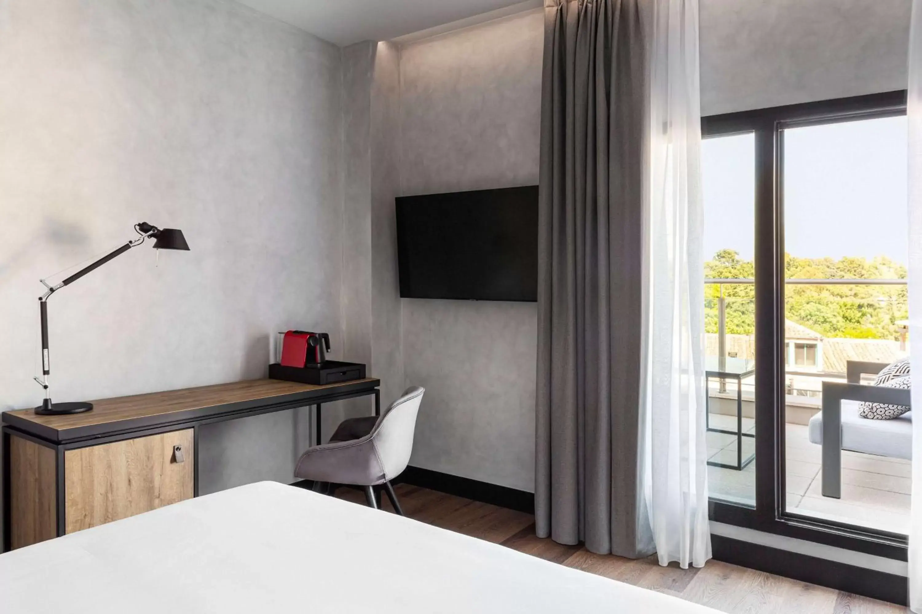 View (from property/room), TV/Entertainment Center in Radisson RED Madrid