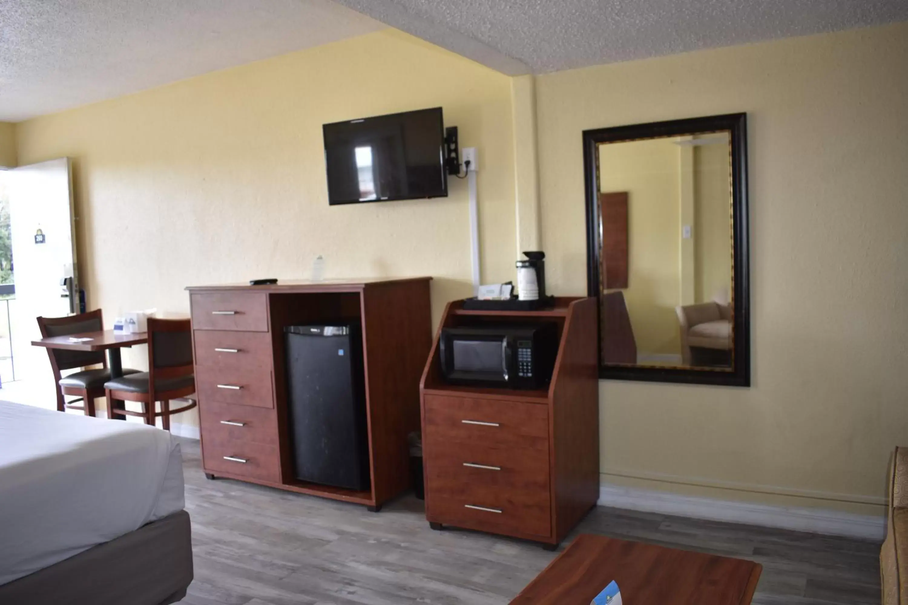 TV and multimedia, TV/Entertainment Center in Days Inn by Wyndham Wildwood I-75