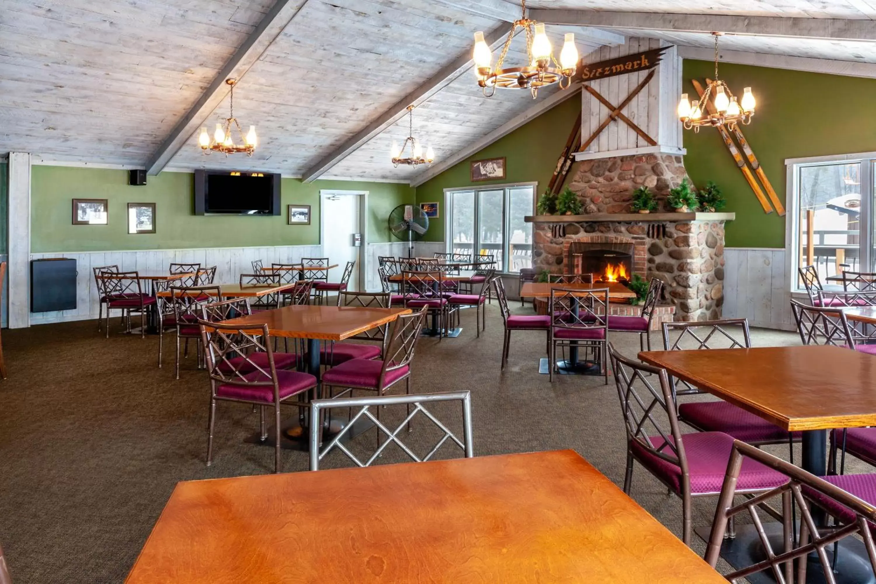 Lounge or bar, Restaurant/Places to Eat in Pine Mountain Resort