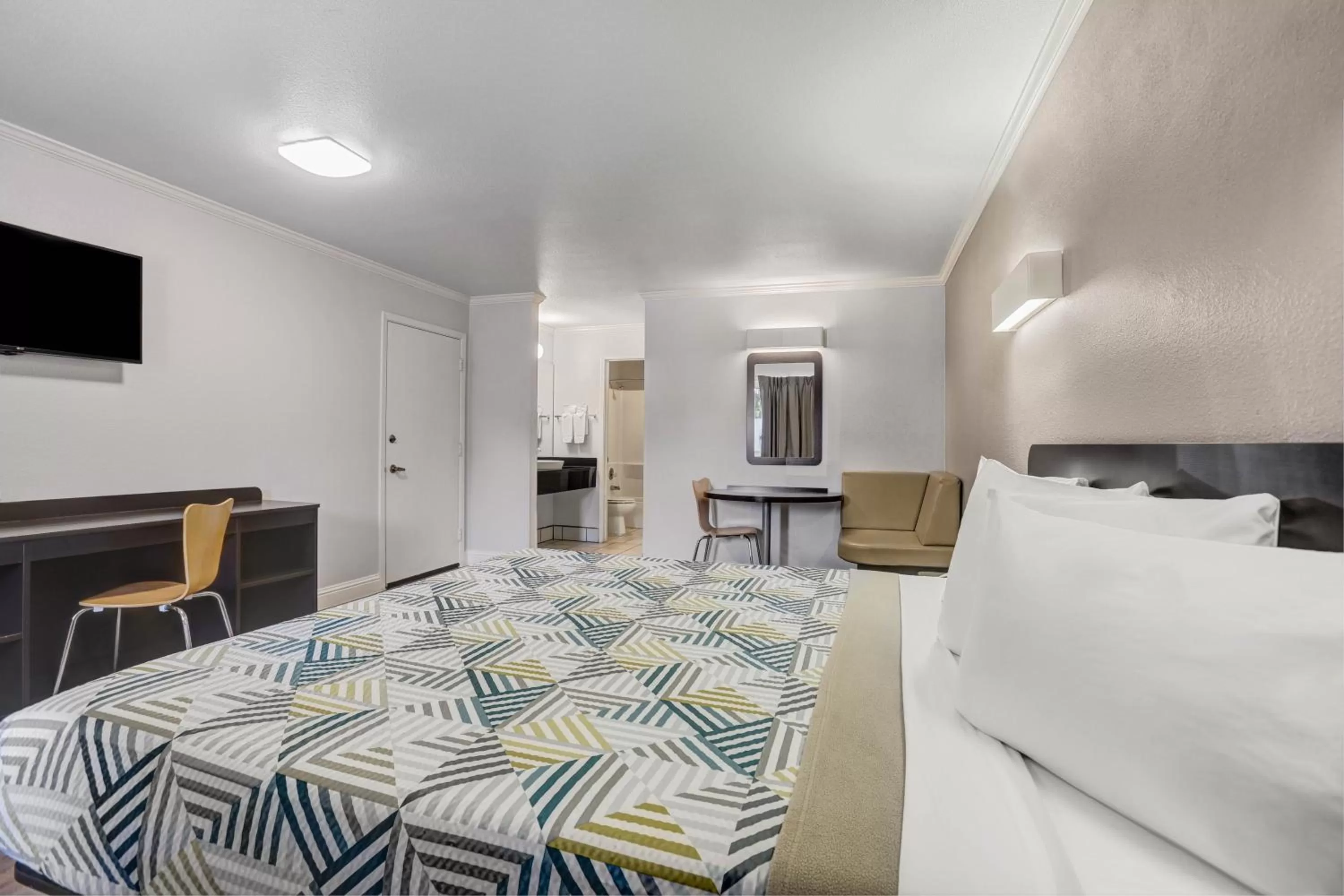 Bedroom, Bed in Motel 6-Lodi, CA