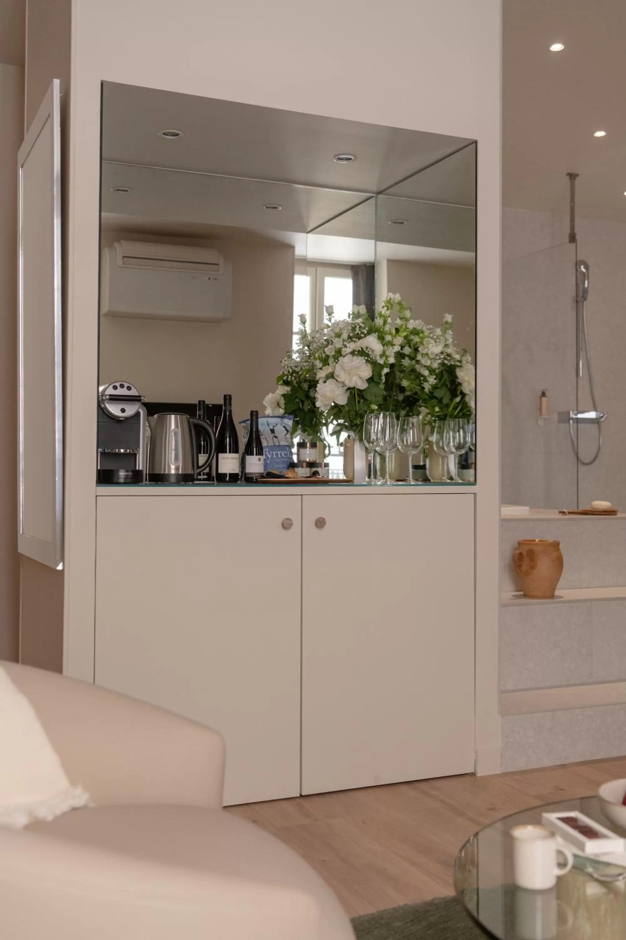 Coffee/tea facilities, Kitchen/Kitchenette in MiHotel Sala