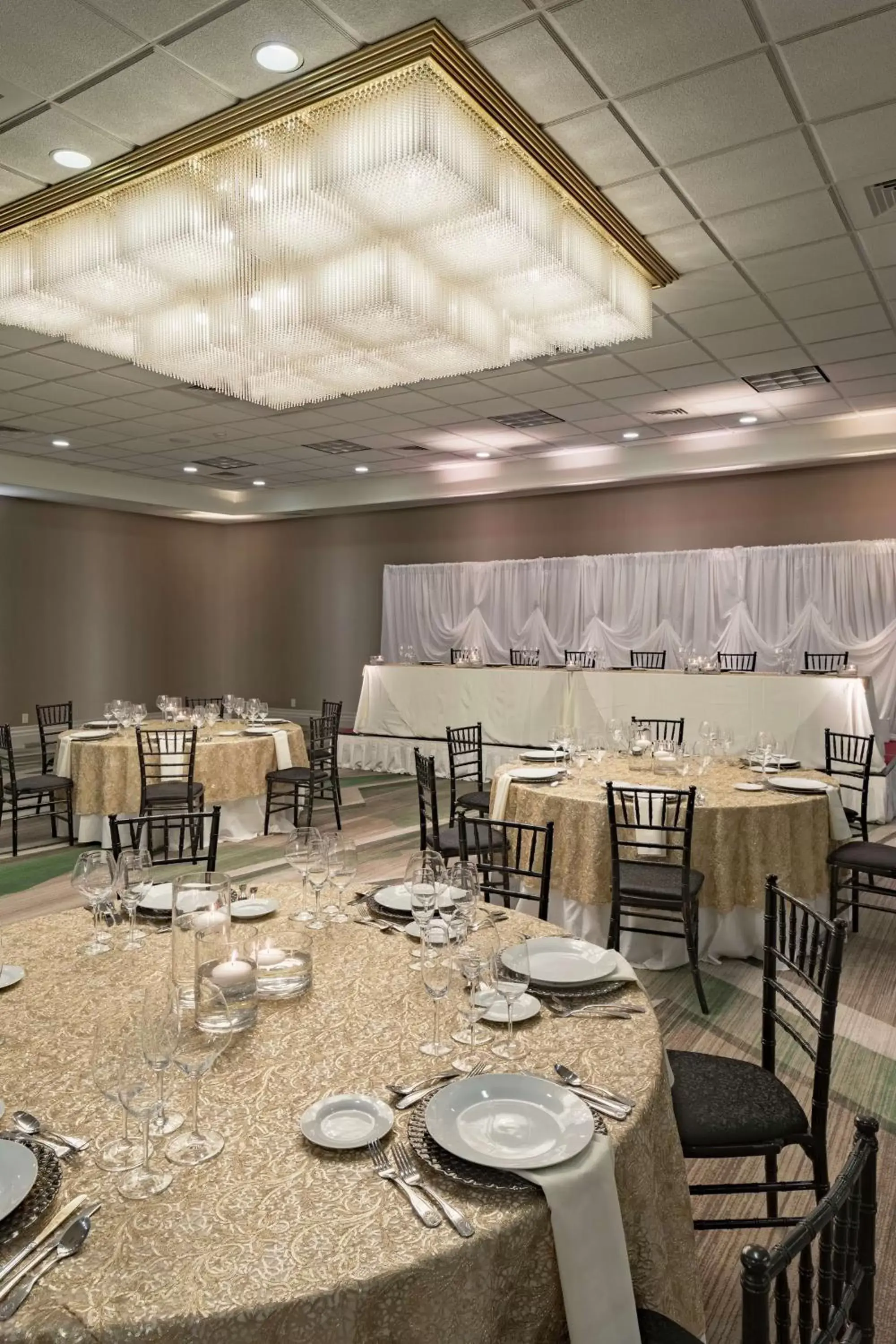 Meeting/conference room, Restaurant/Places to Eat in Hilton Birmingham Downtown at UAB