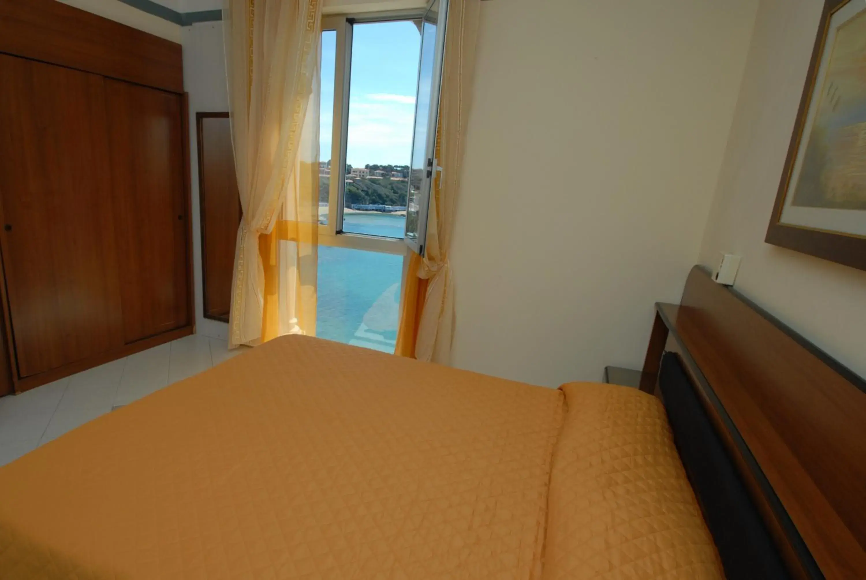 Bed in Hotel Baia Del Sorriso Bed in Hotel Baia Del Sorriso