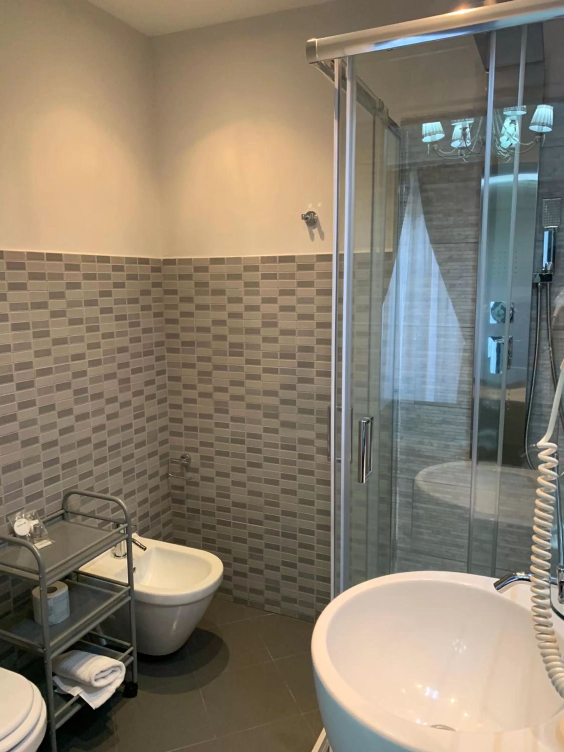 Shower in Duca di Uzeda Bed and Breakfast