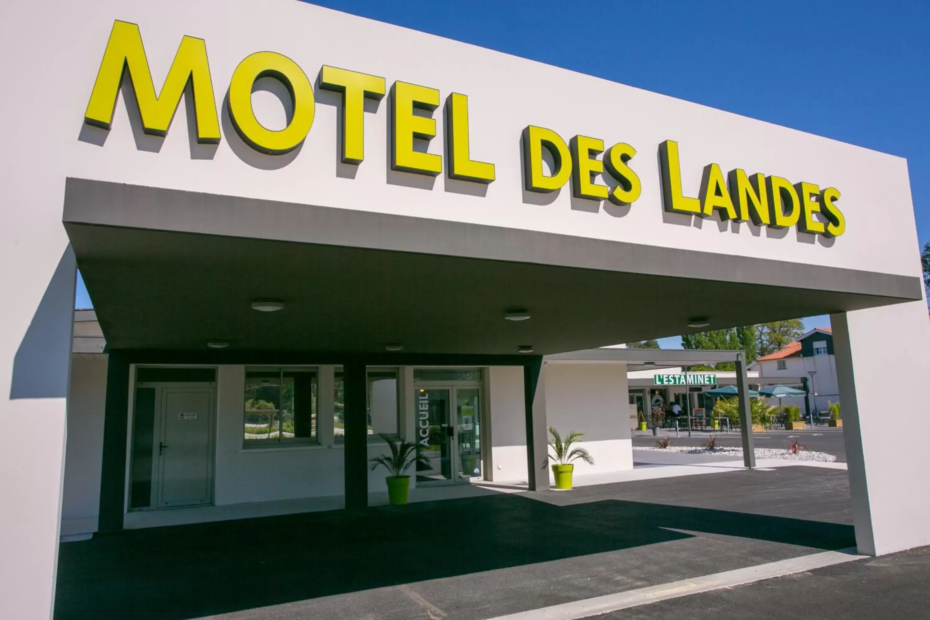 Facade/entrance in Motel des Landes