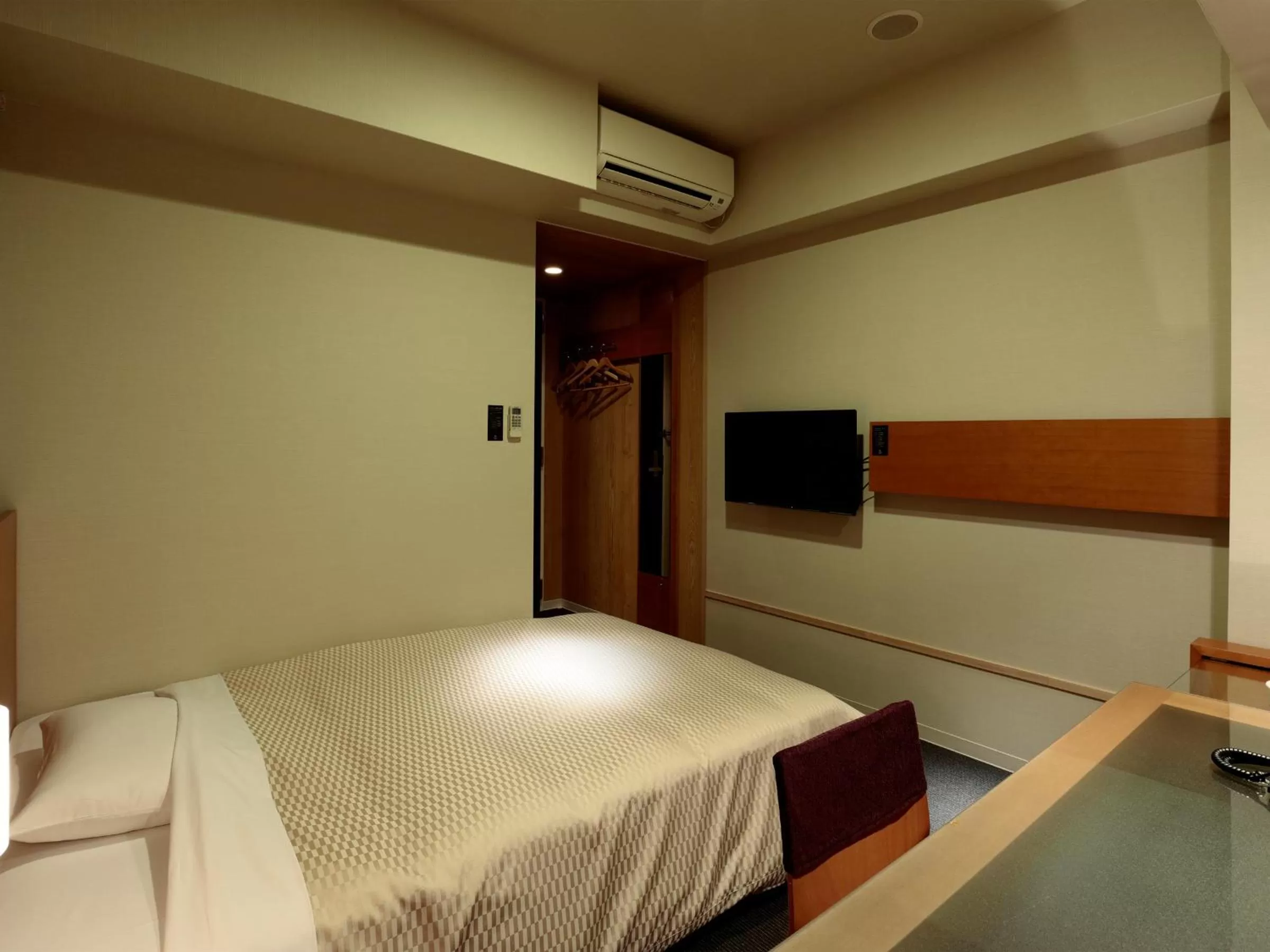 Photo of the whole room, Bed in Candeo Hotels Handa