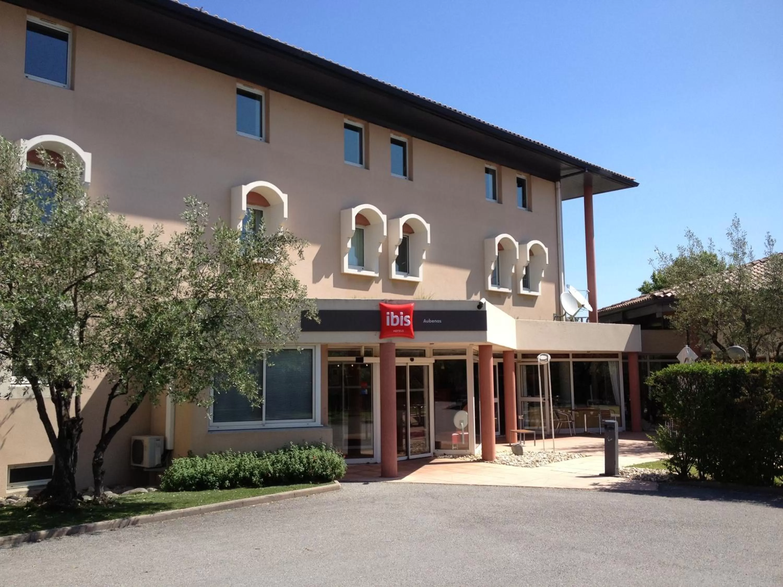 Facade/entrance in ibis Aubenas