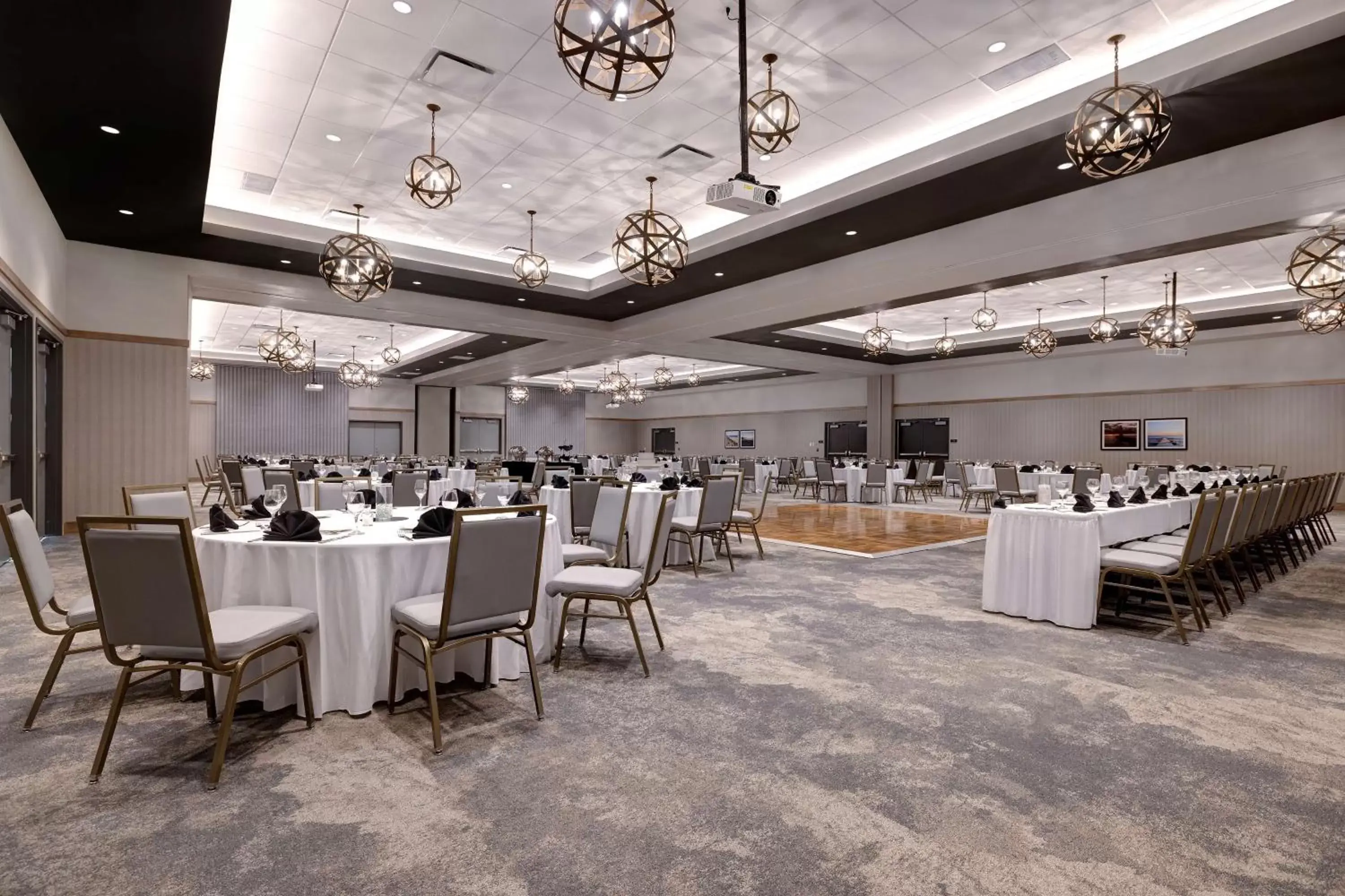 Meeting/conference room, Restaurant/Places to Eat in Homewood Suites By Hilton Oak Creek Milwaukee