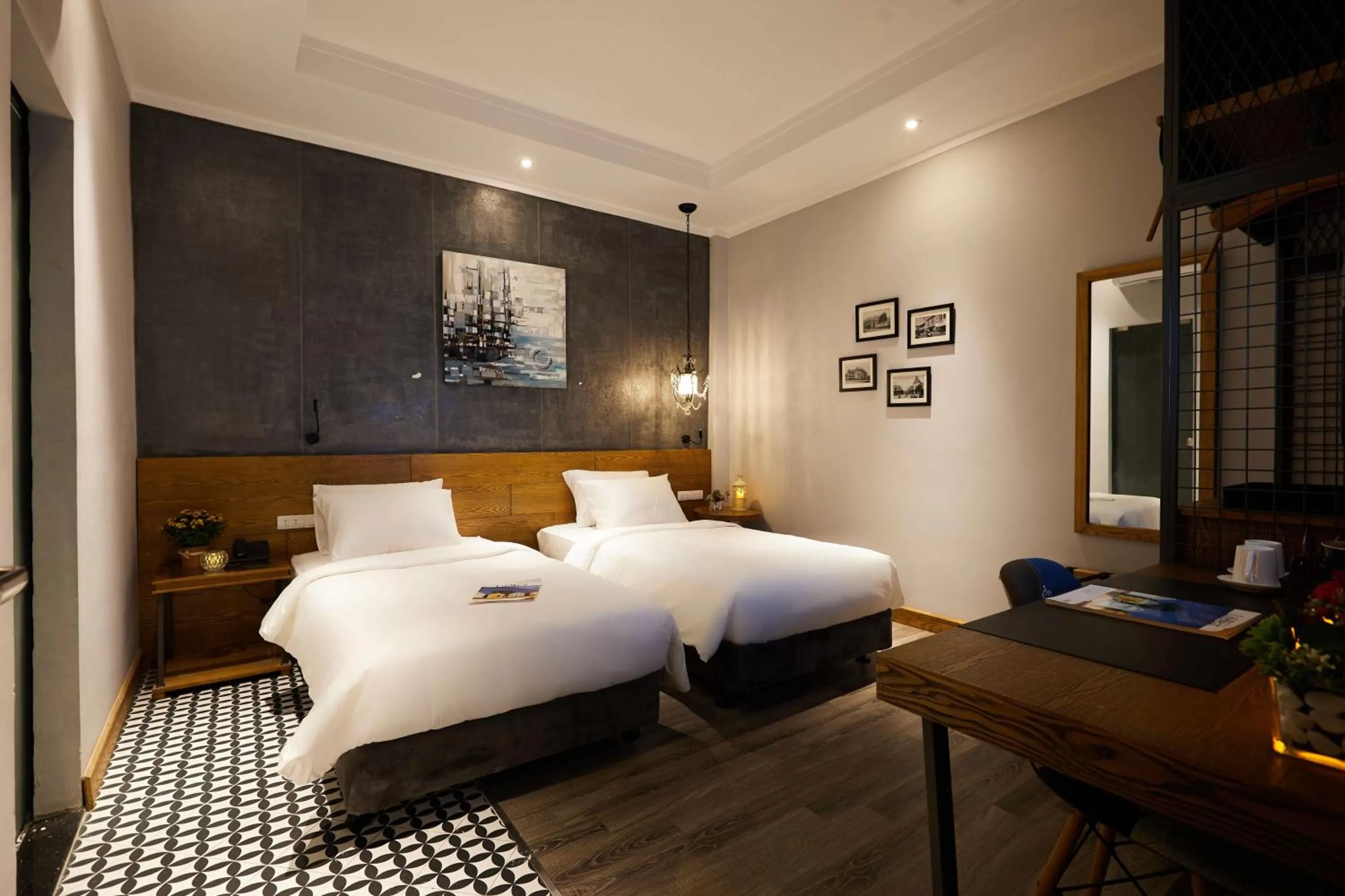 Photo of the whole room, Bed in HaNoi Calido Hotel