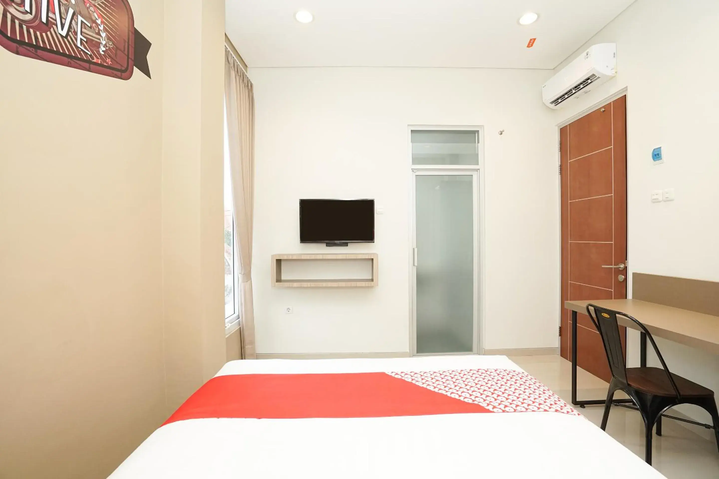 Bedroom, Bed in OYO 614 Graha 8 Syariah