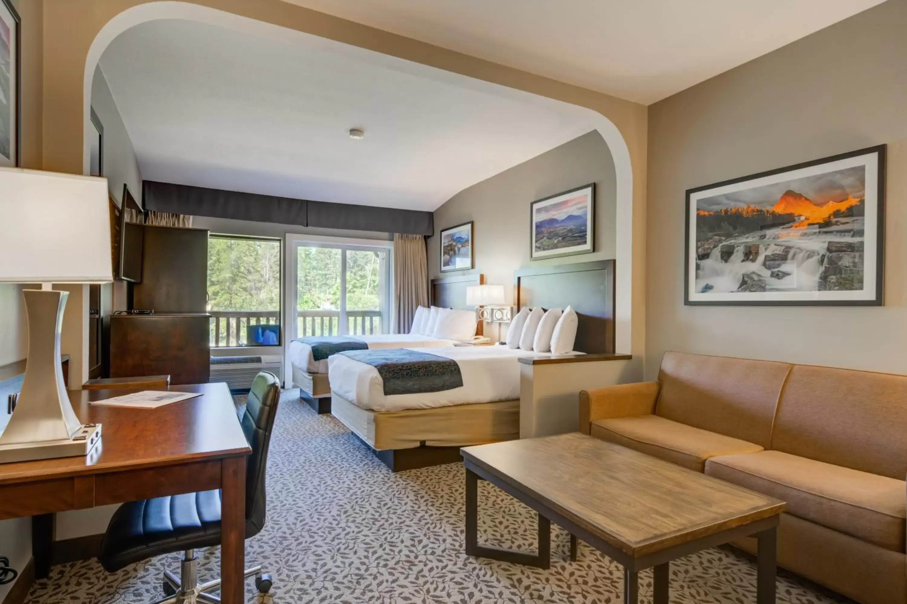 Bedroom, Seating Area in The Pine Lodge on Whitefish River, Ascend Hotel Collection