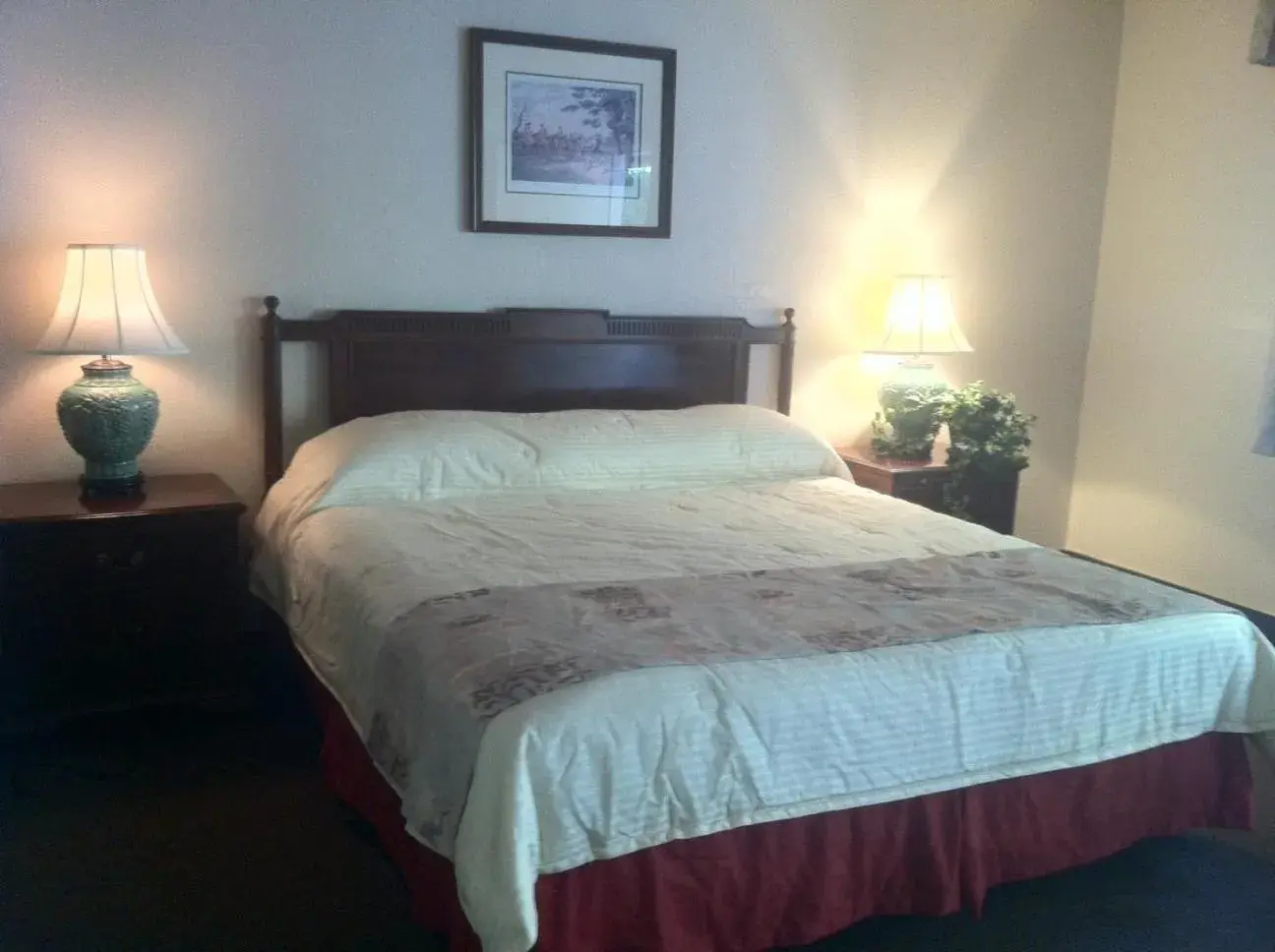 Bed in Caravelle Inn & Suites