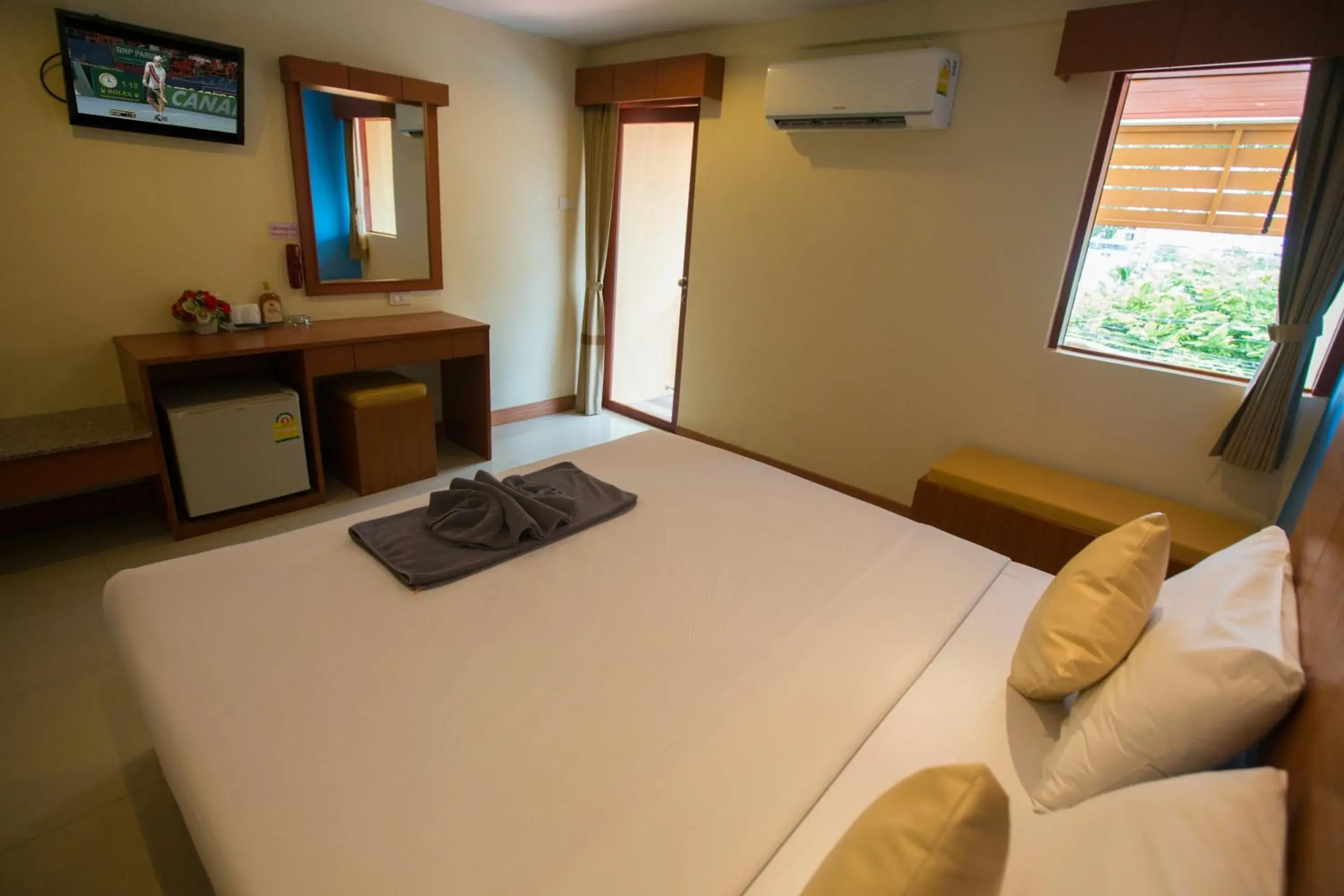 Bedroom, Bed in Twin Palms Resort Pattaya