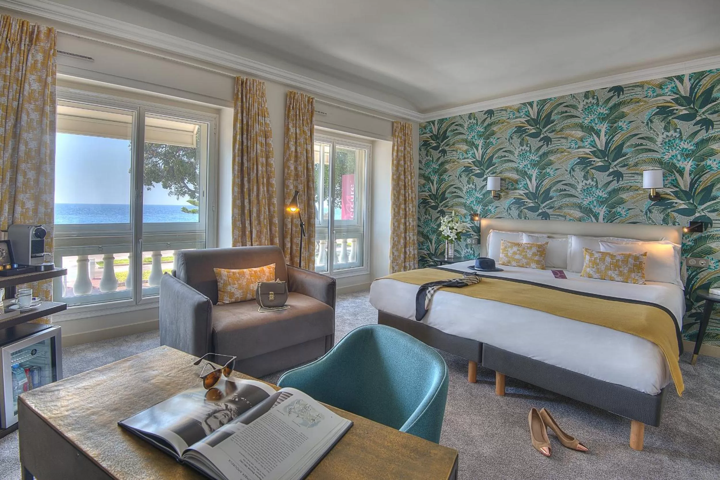 Balcony/Terrace, Bed in Mercure Nice Marché Aux Fleurs