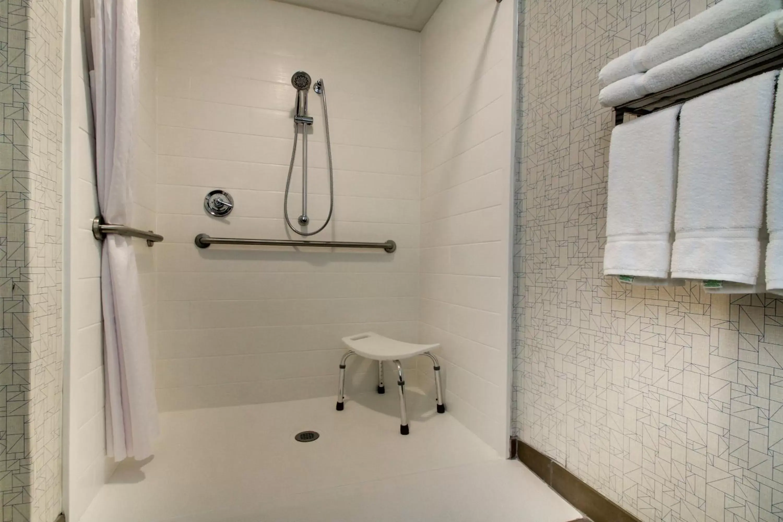 Bathroom in Holiday Inn Express & Suites - Lincoln East - White Mountains, an IHG Hotel