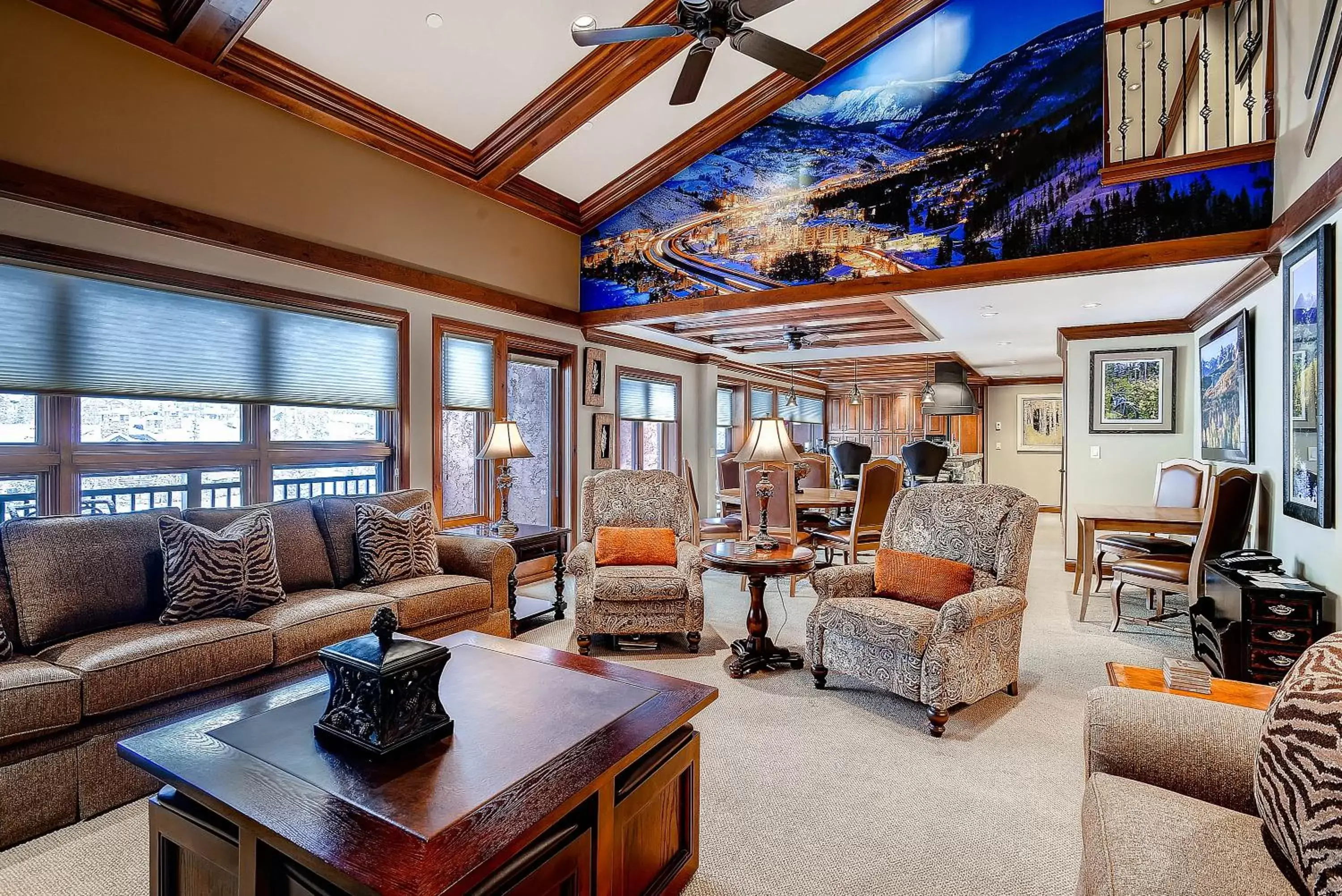 Living room, Seating Area in Lion Square Lodge