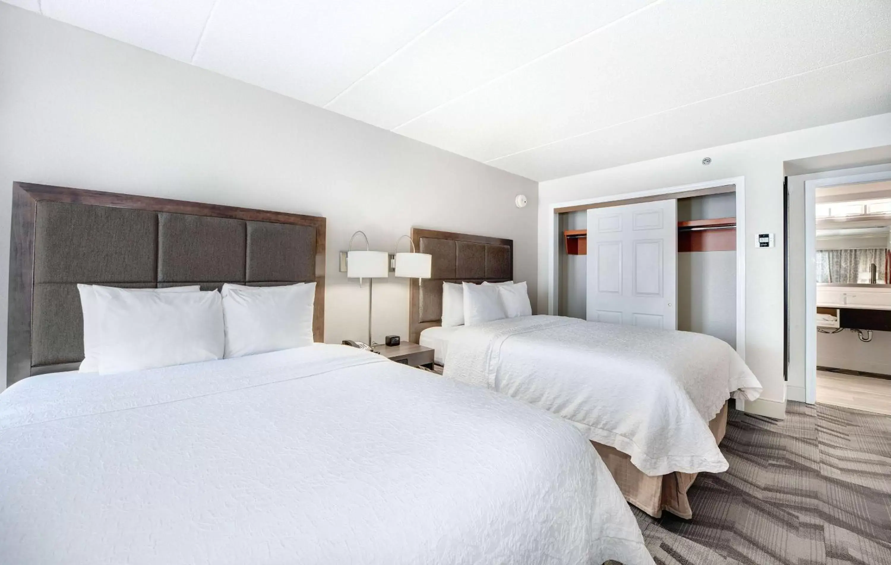 Bed in Hampton Inn & Suites Atlanta-Galleria