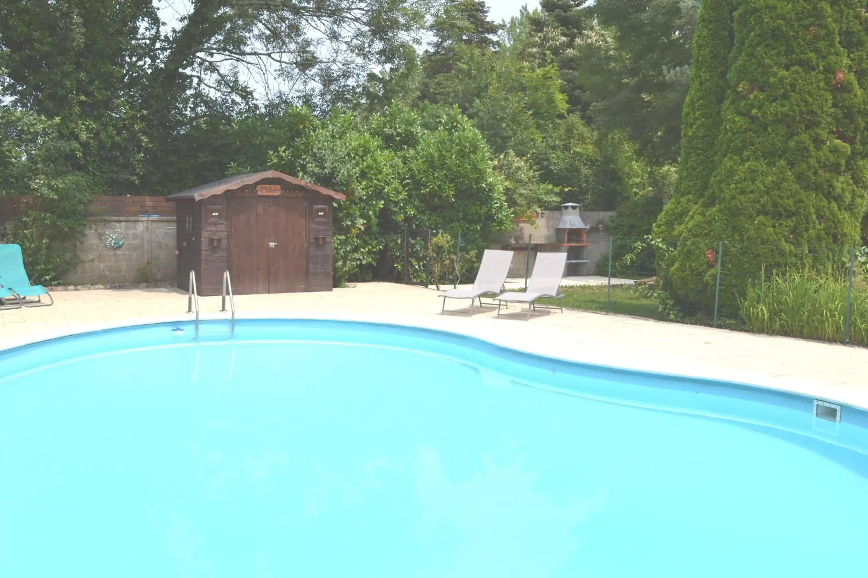 Swimming Pool in Les Bruyeres B&B