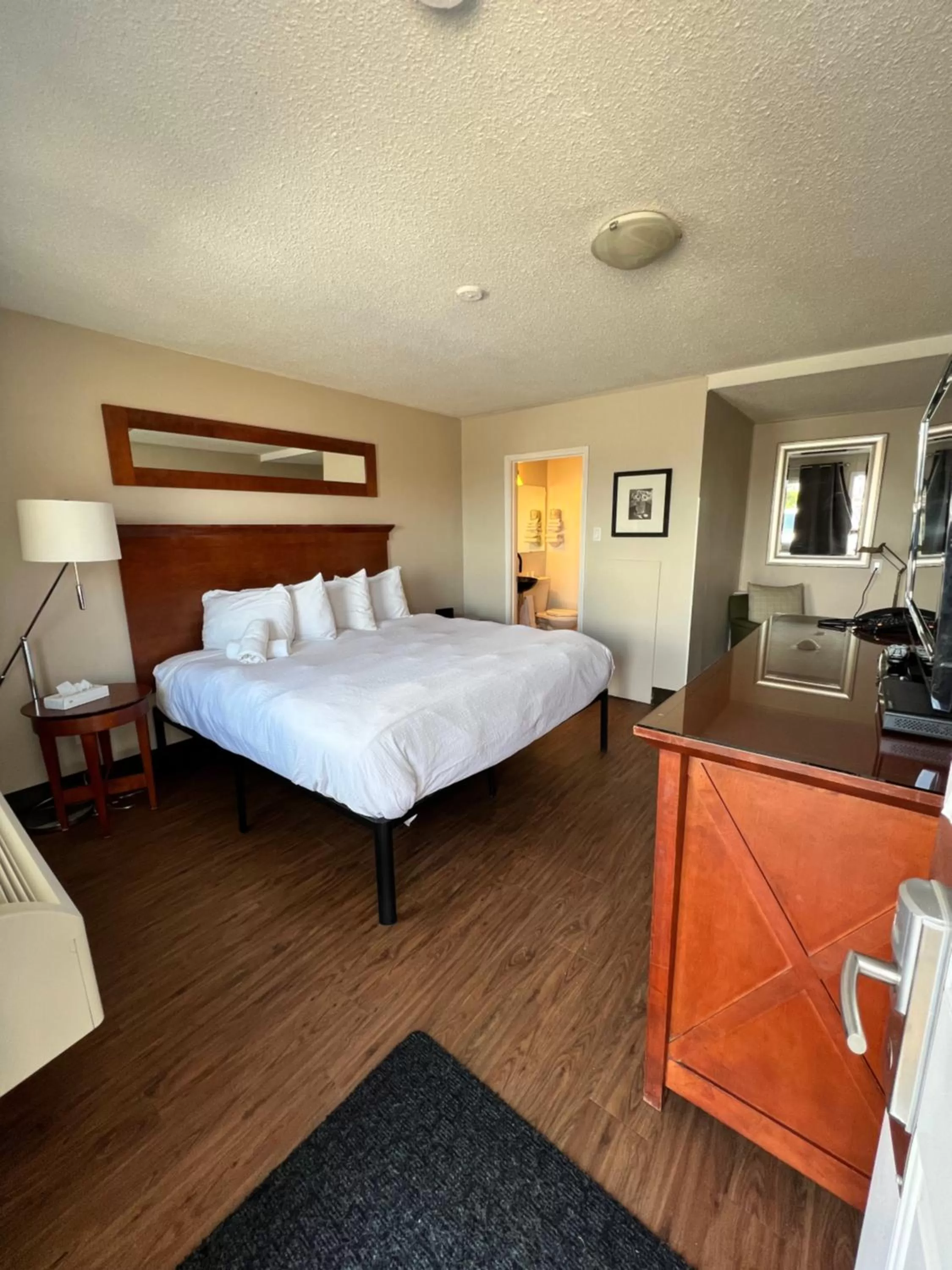 Bedroom in Thriftlodge Saskatoon