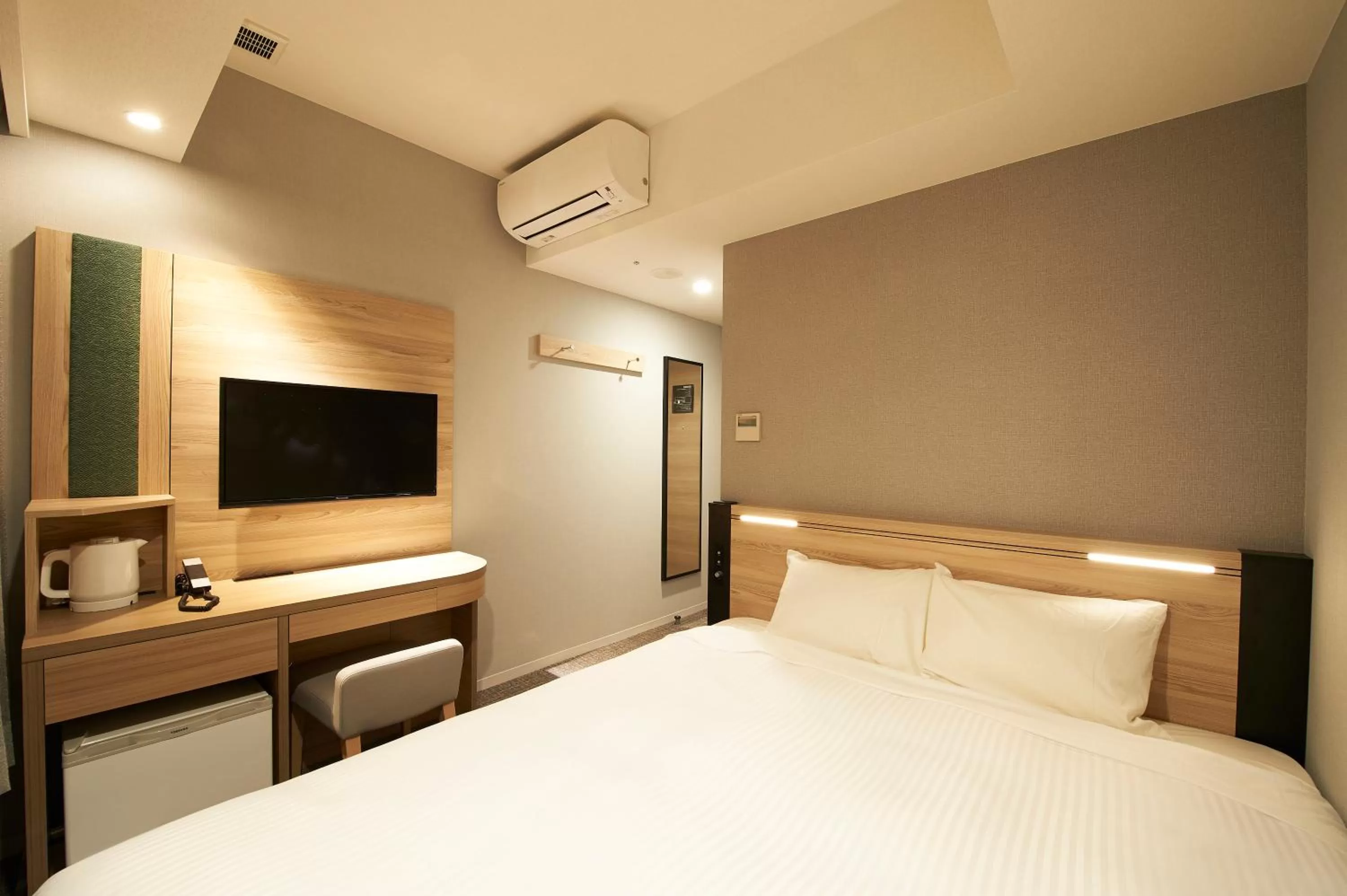 Photo of the whole room, Bed in Sotetsu Fresa Inn Tokyo Kanda