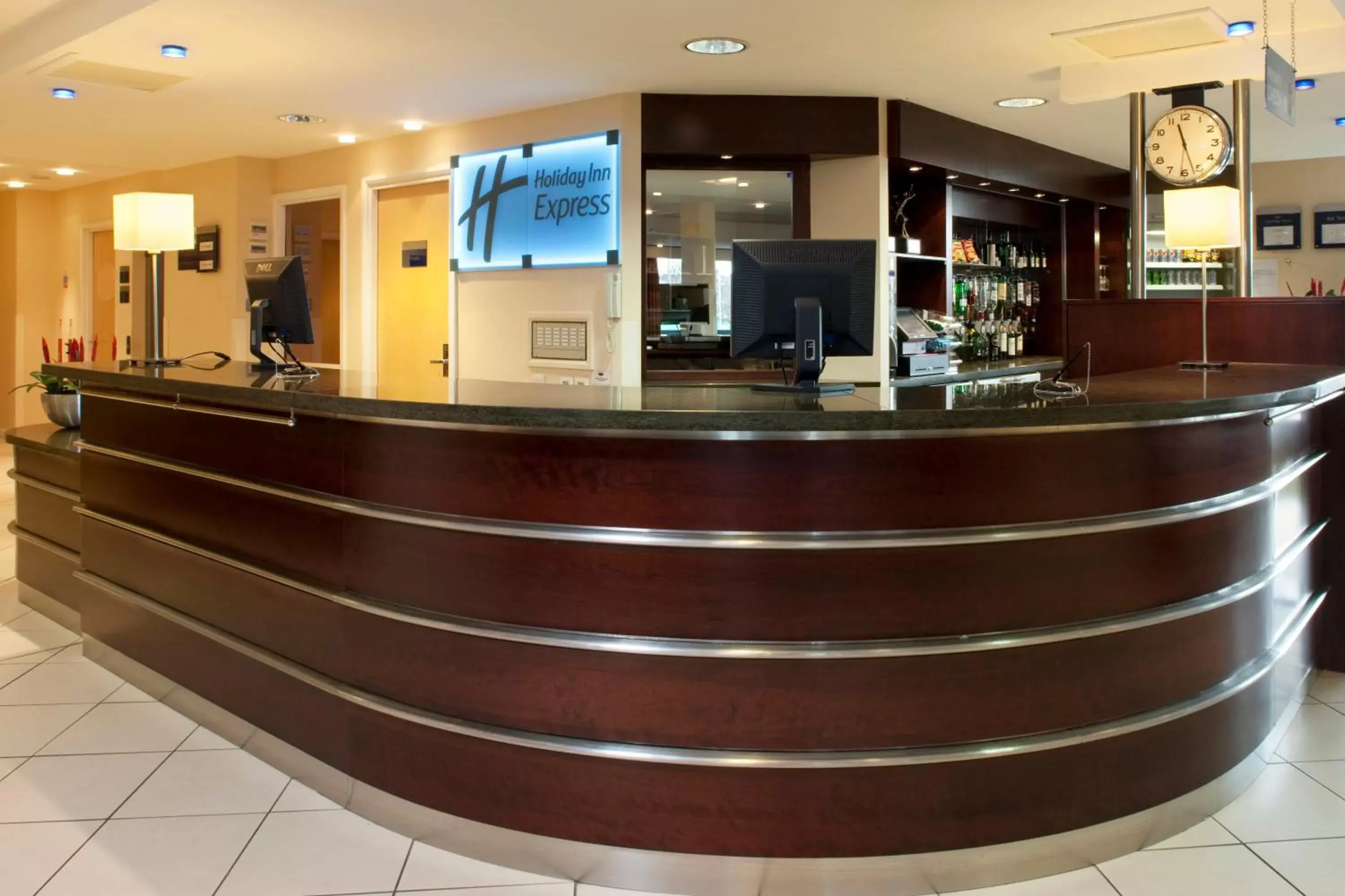 Lobby or reception, Lobby/Reception in Holiday Inn Express Dunfermline, an IHG Hotel