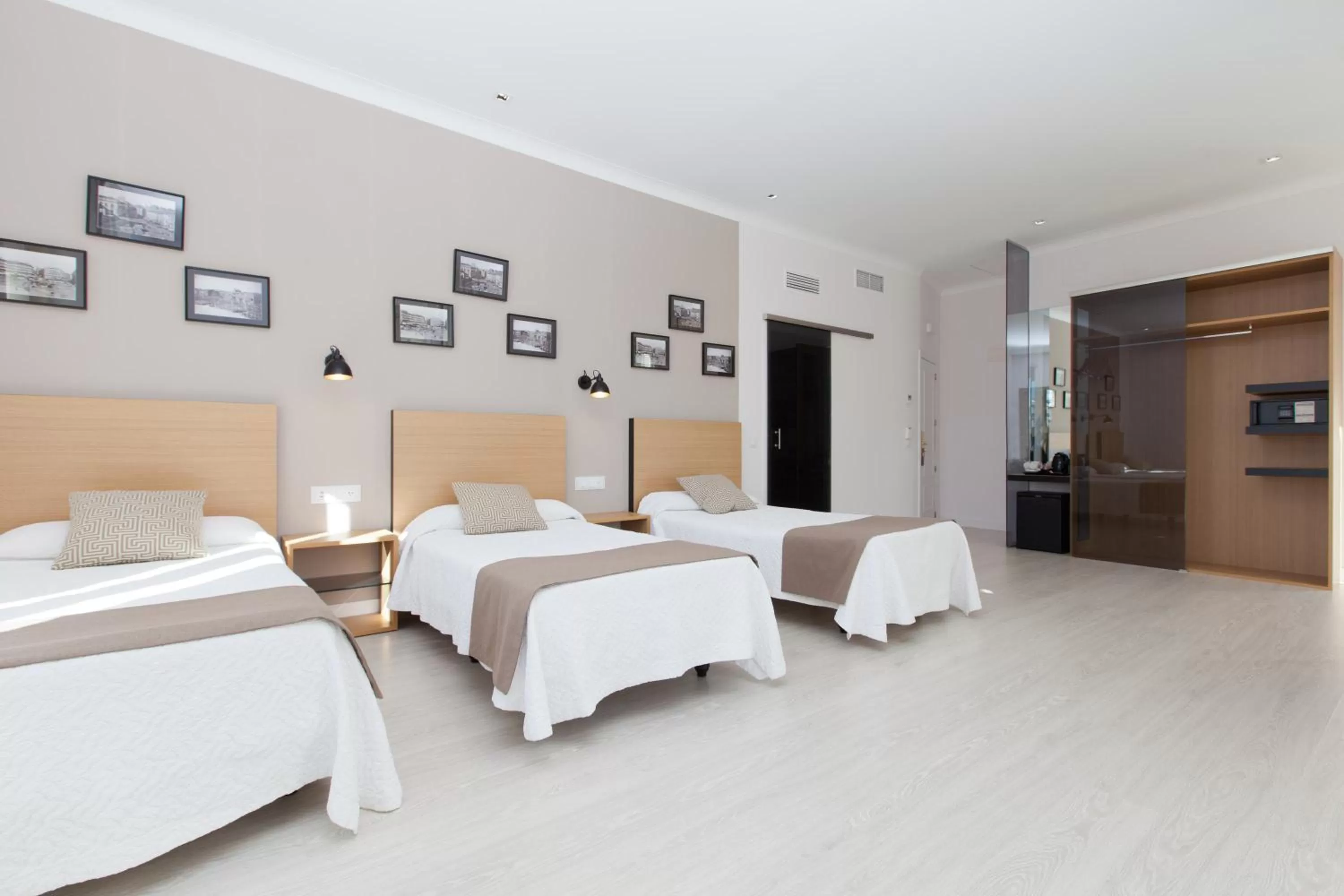 Photo of the whole room, Bed in Hotel Europa