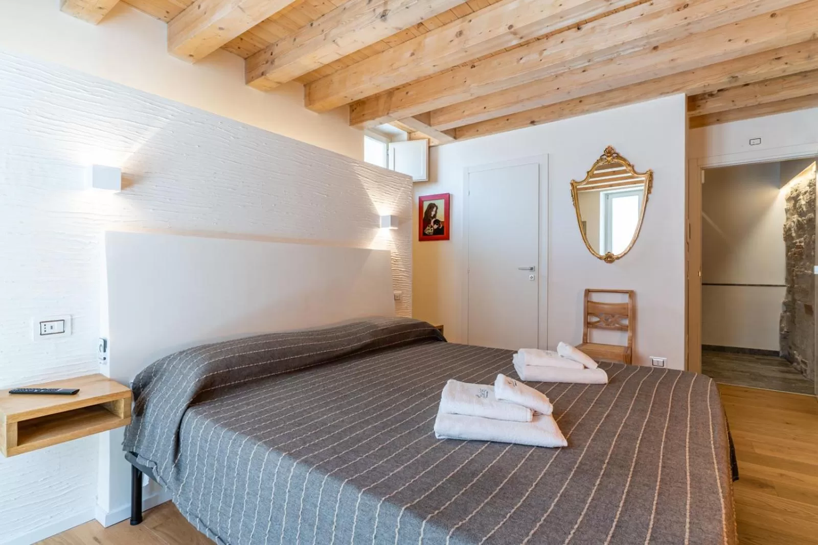 Bedroom, Bed in Khalisah