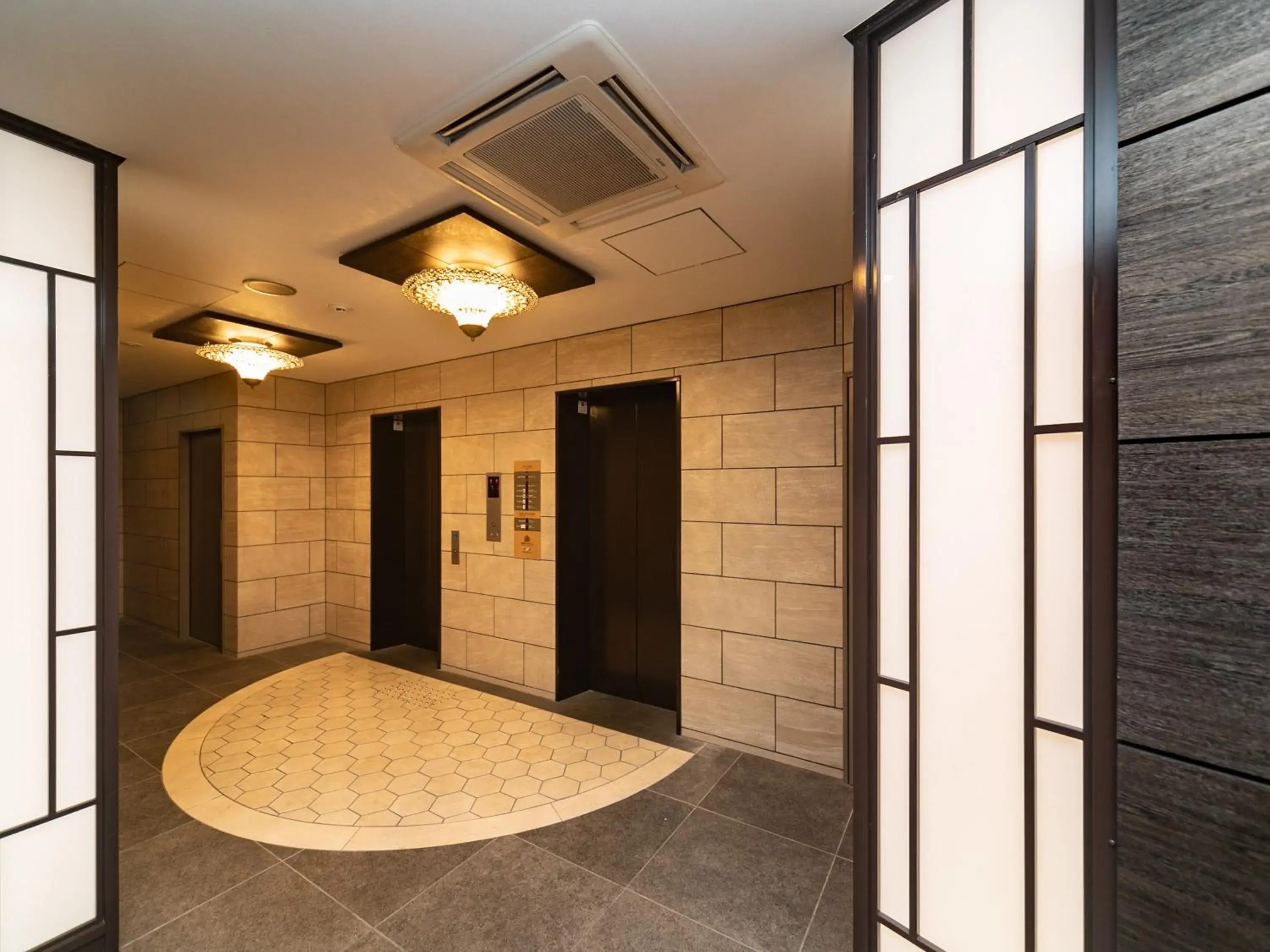 elevator in APA Hotel Namba Minami Daikokucho Ekimae