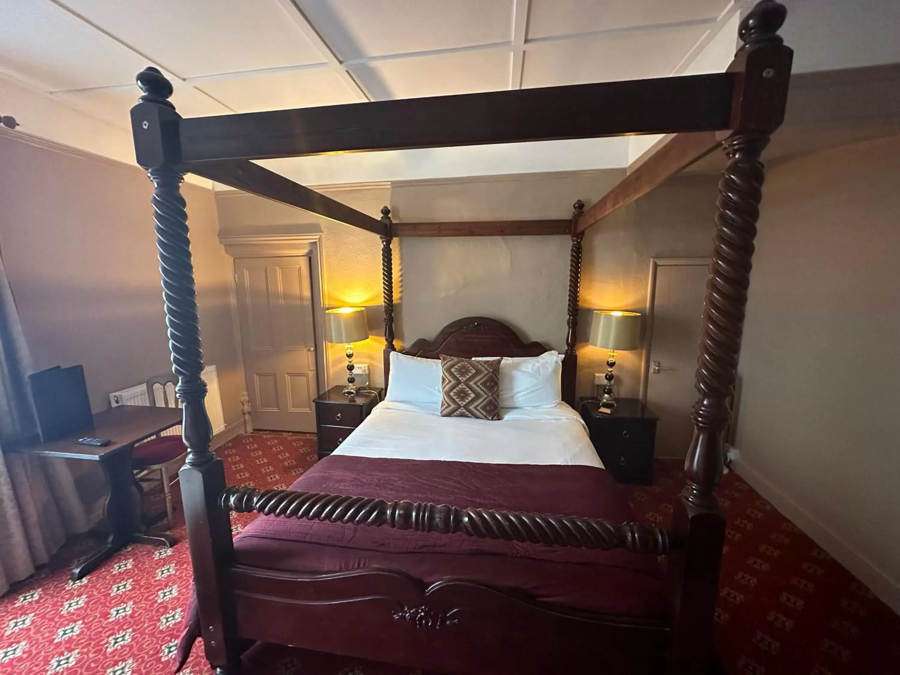 Bed in The Tudor Hotel