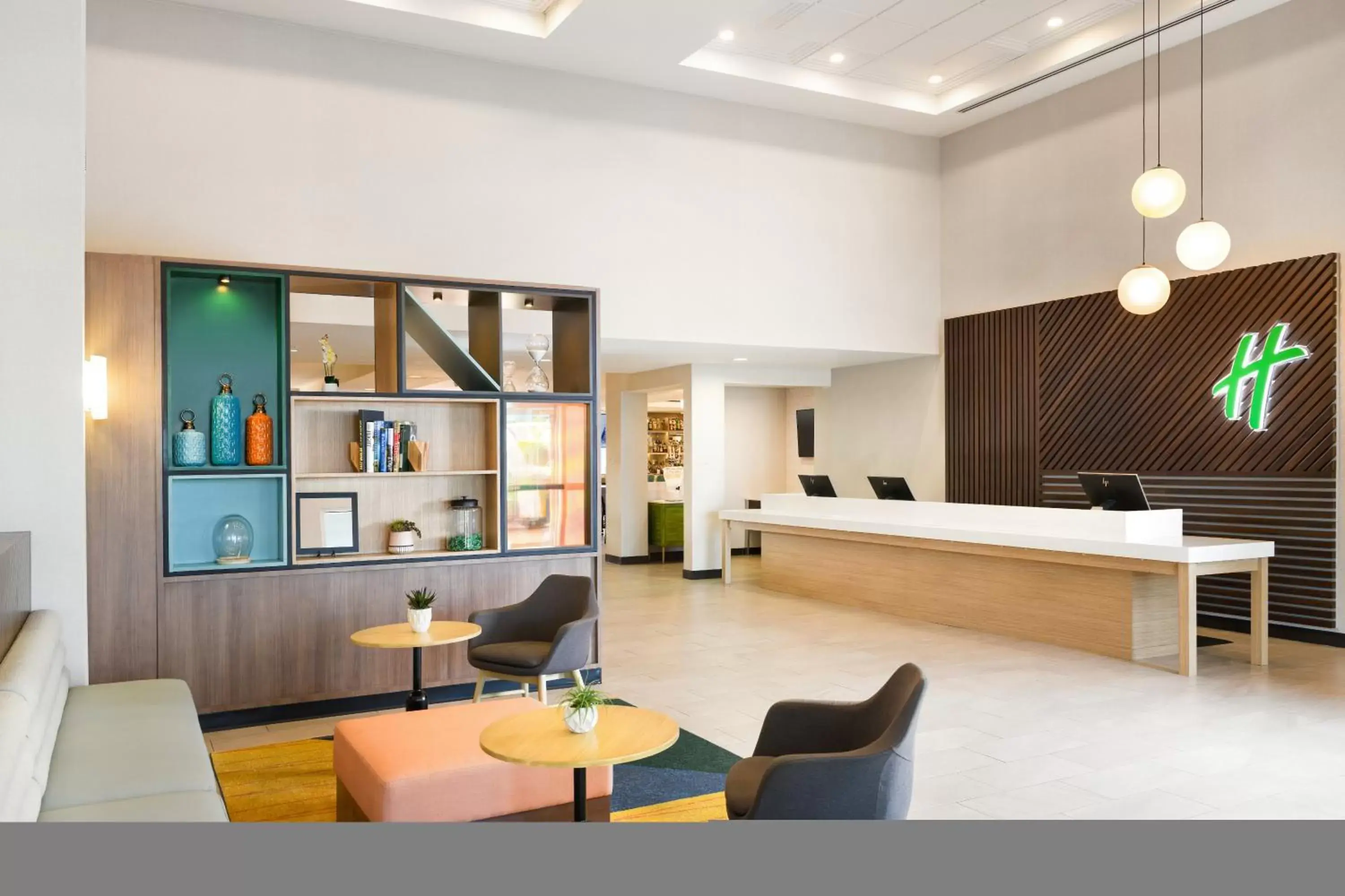 Lobby or reception in Holiday Inn Oakland Airport, an IHG Hotel